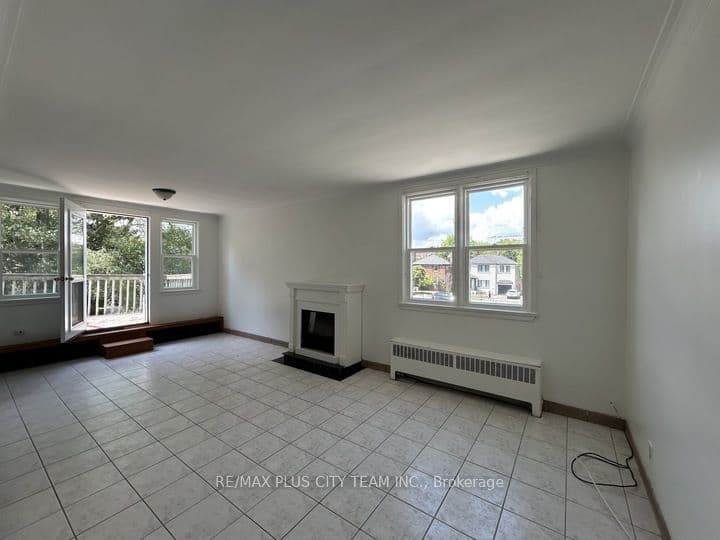 3432 Bathurst Street 2, Toronto, ON M6A 2C2