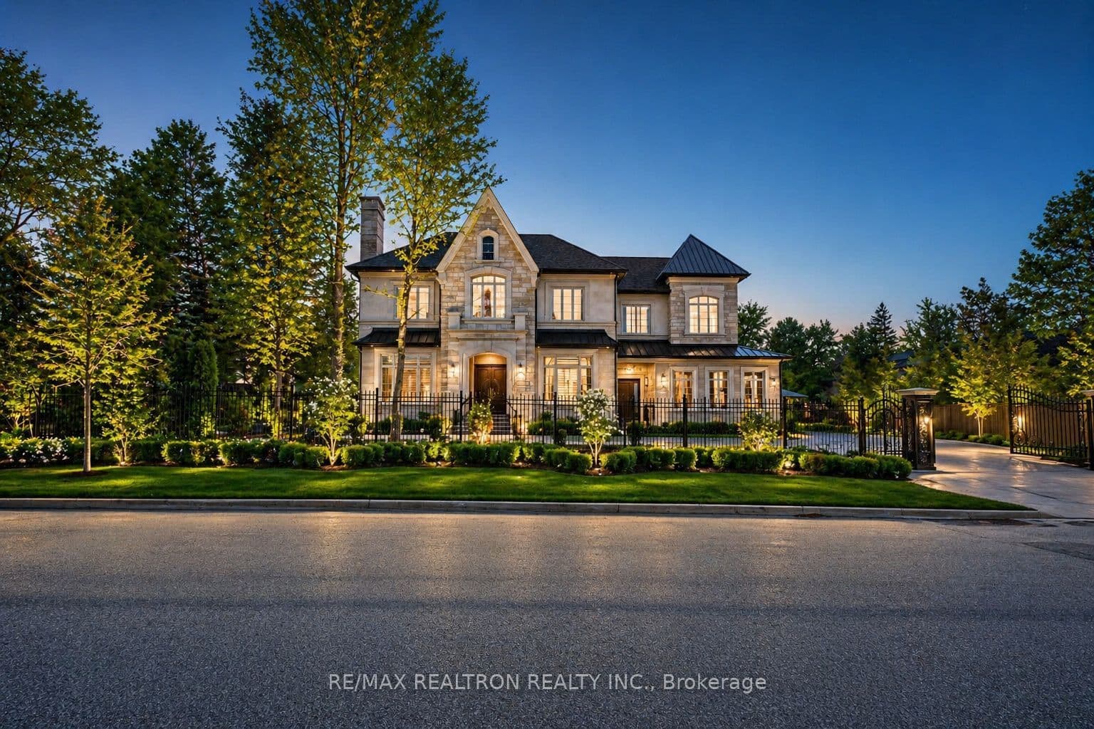 17 Pebblelane Court, Richmond Hill, ON L4C 6X2