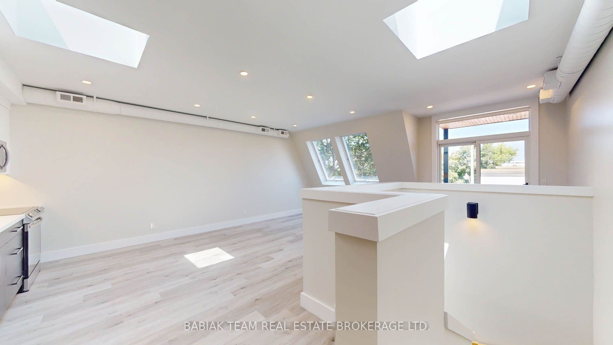 57 Vine Avenue 301, Toronto, ON M6P 1V6