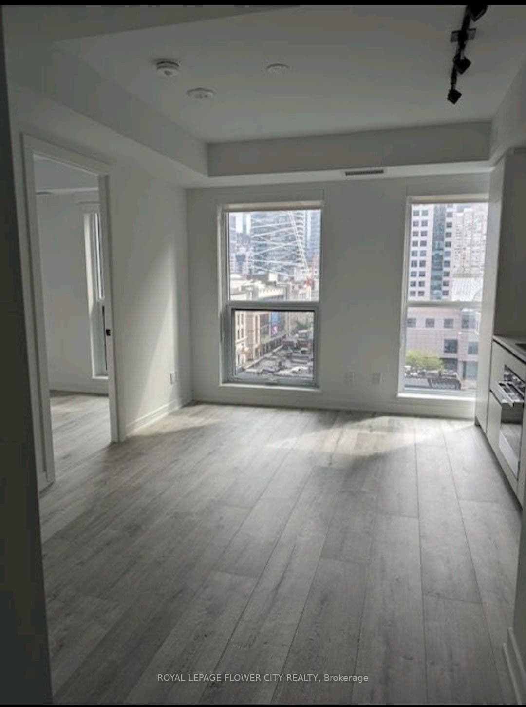 327 King Street W 704, Toronto, ON M5V 0W7