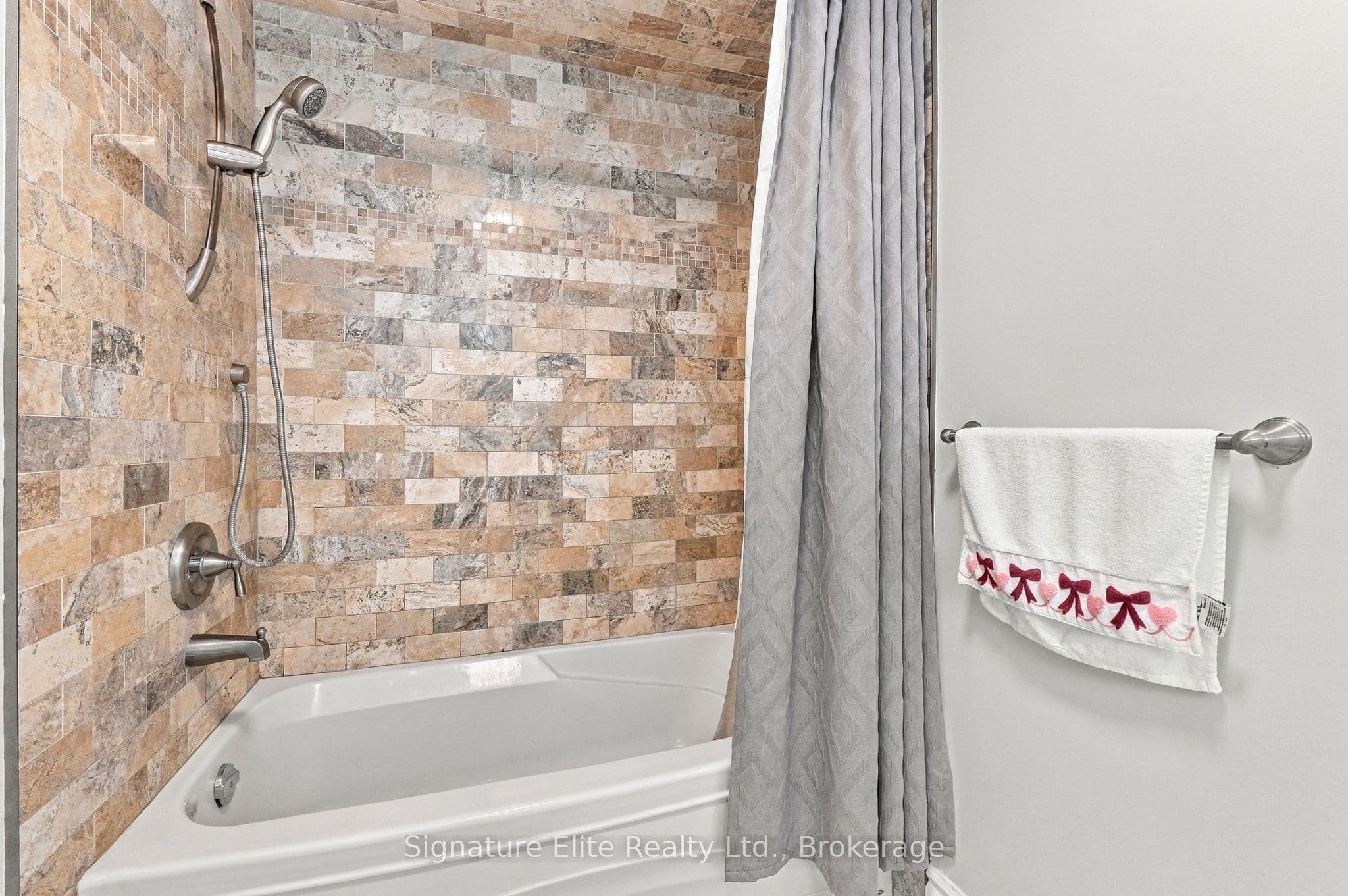 272 Roncesvalles Avenue, Toronto, ON M6R 2M2