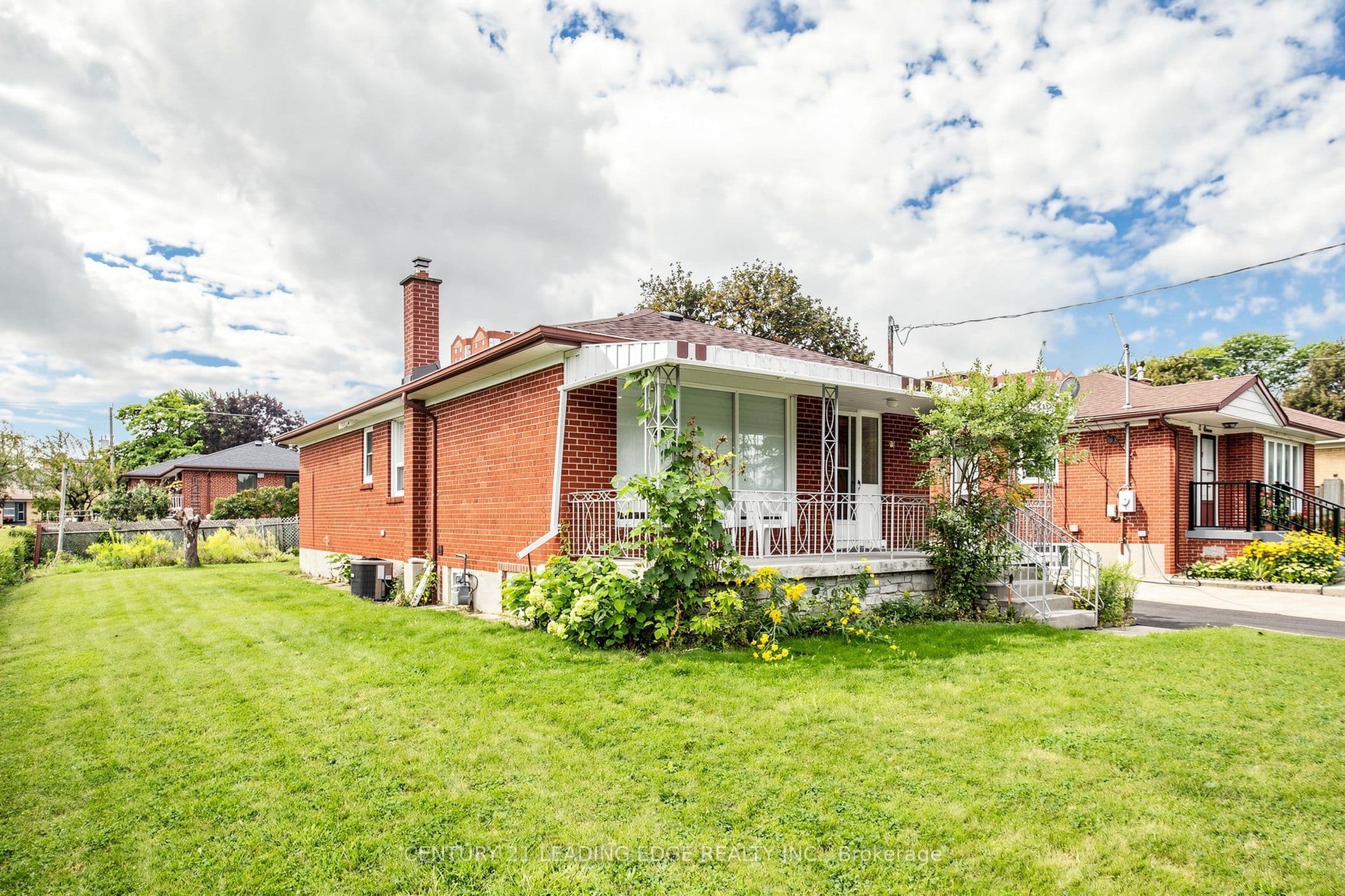 15 Maretta Avenue Lower, Toronto, ON M1K 3X8