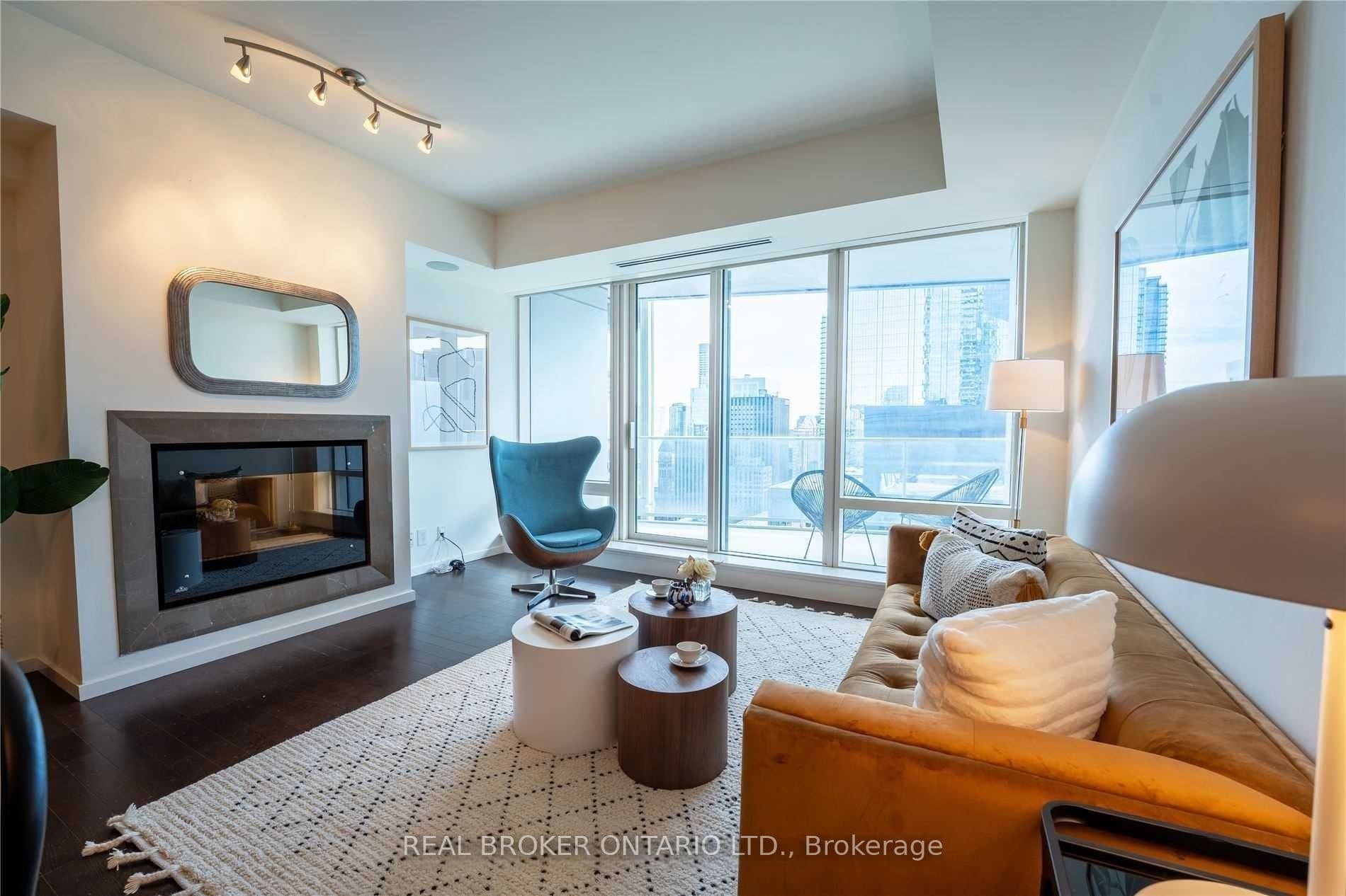 180 University Avenue 3307, Toronto, ON M5H 0A2