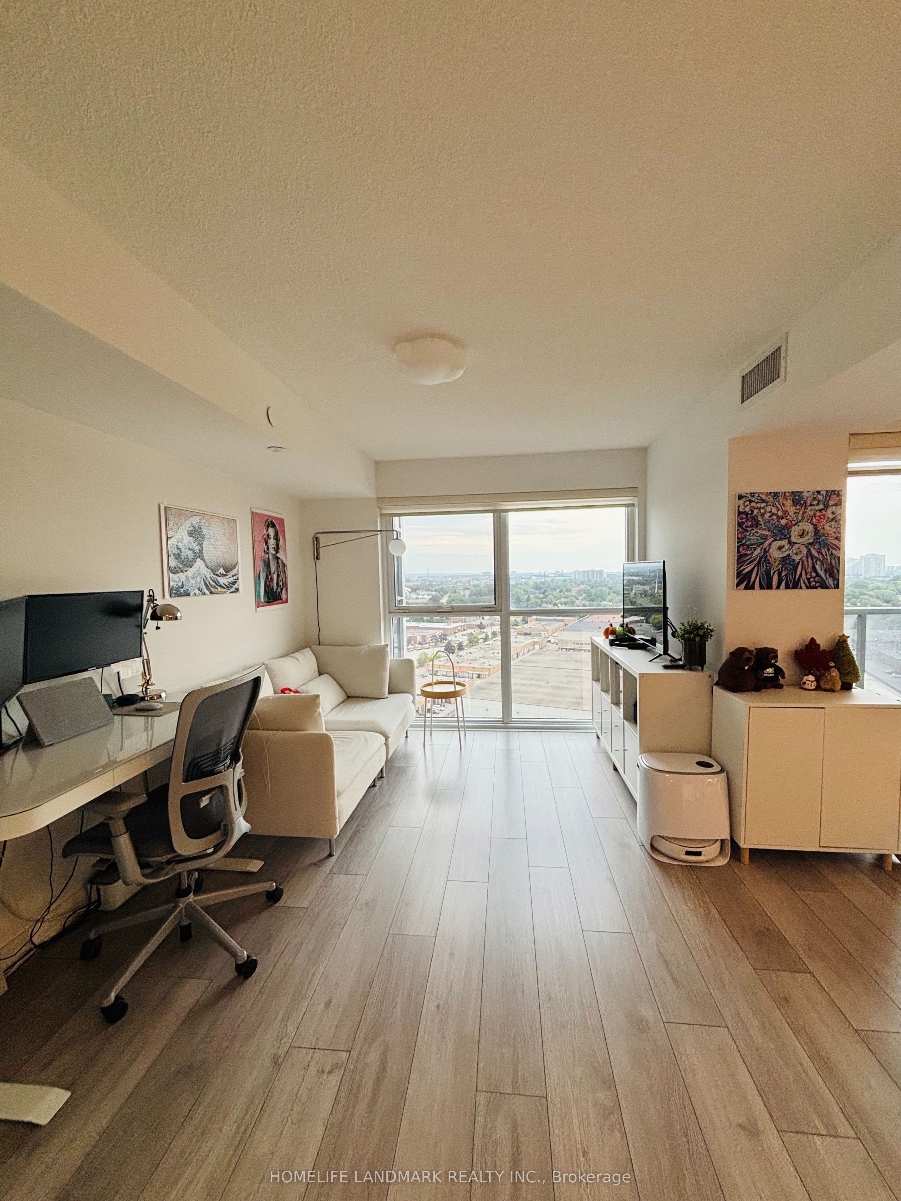 225 Village Green Square 1809, Toronto, ON M1S 0N4