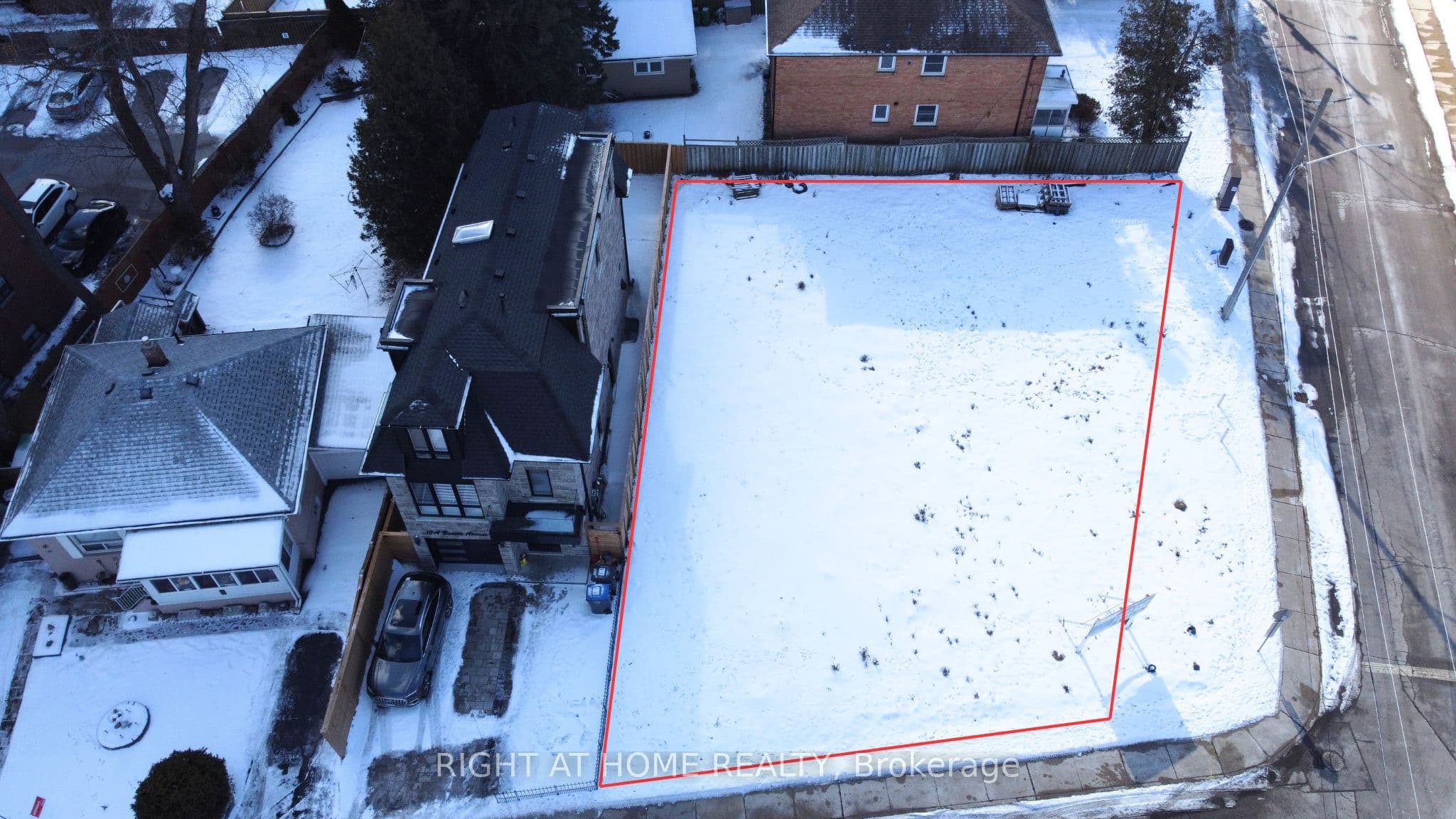 10 B and C Benson Avenue, Mississauga, ON L5H 2P2