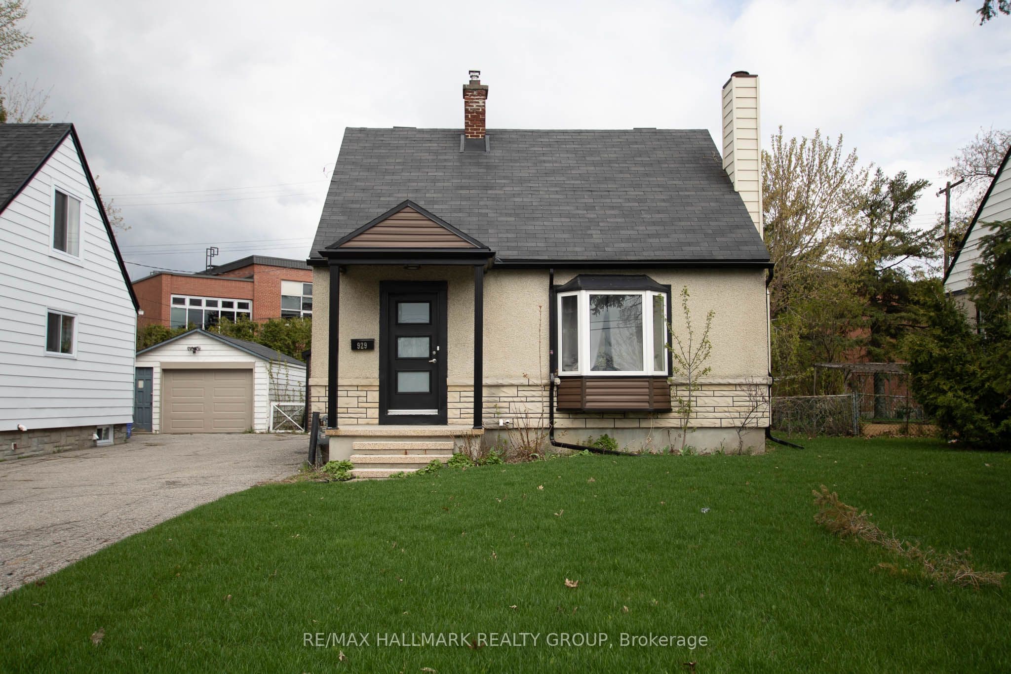929 Merivale Road, Carlington - Central Park, ON K1Z 5Z7