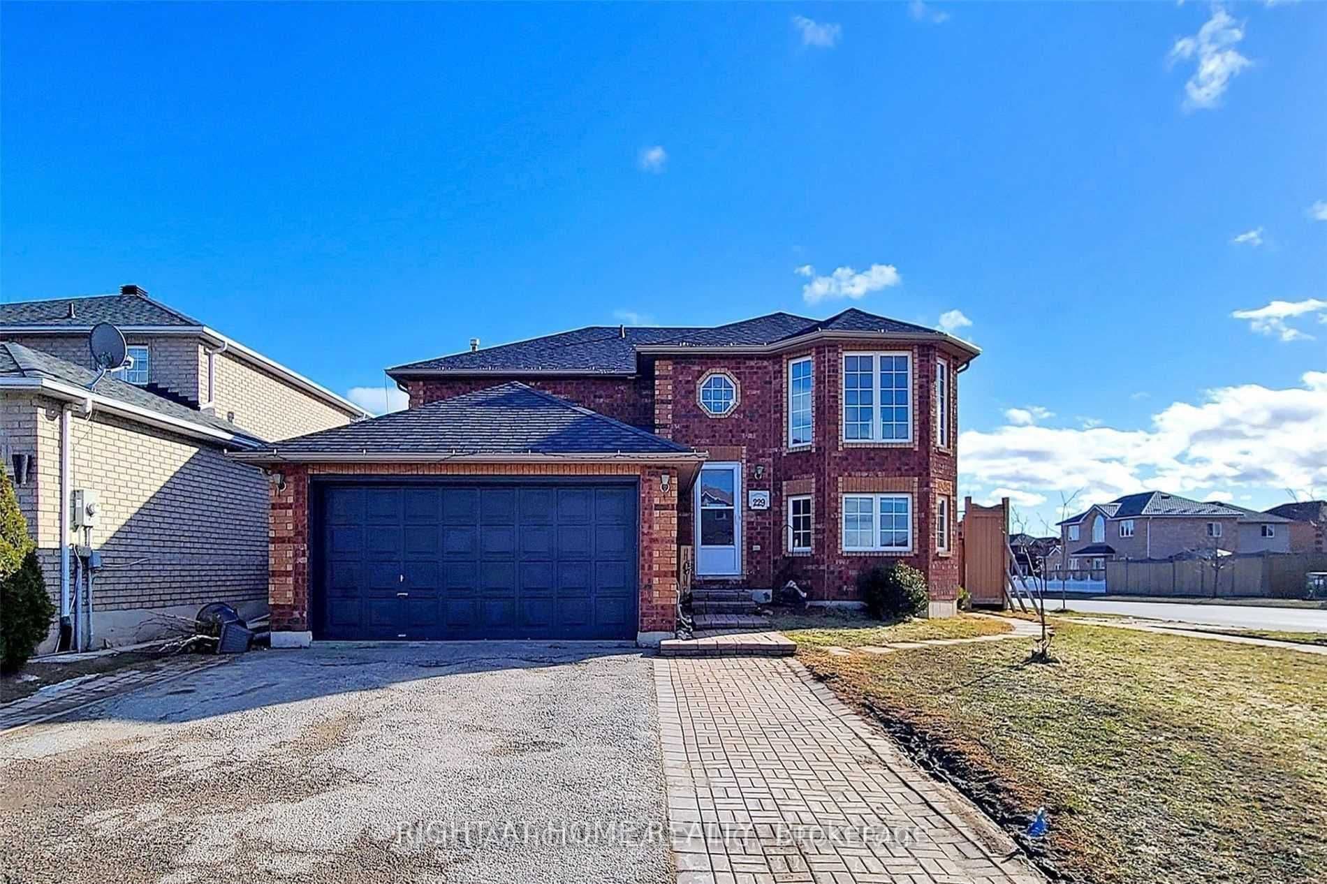 229 Dunsmore Lane Upper, Barrie, ON L4M 7A3