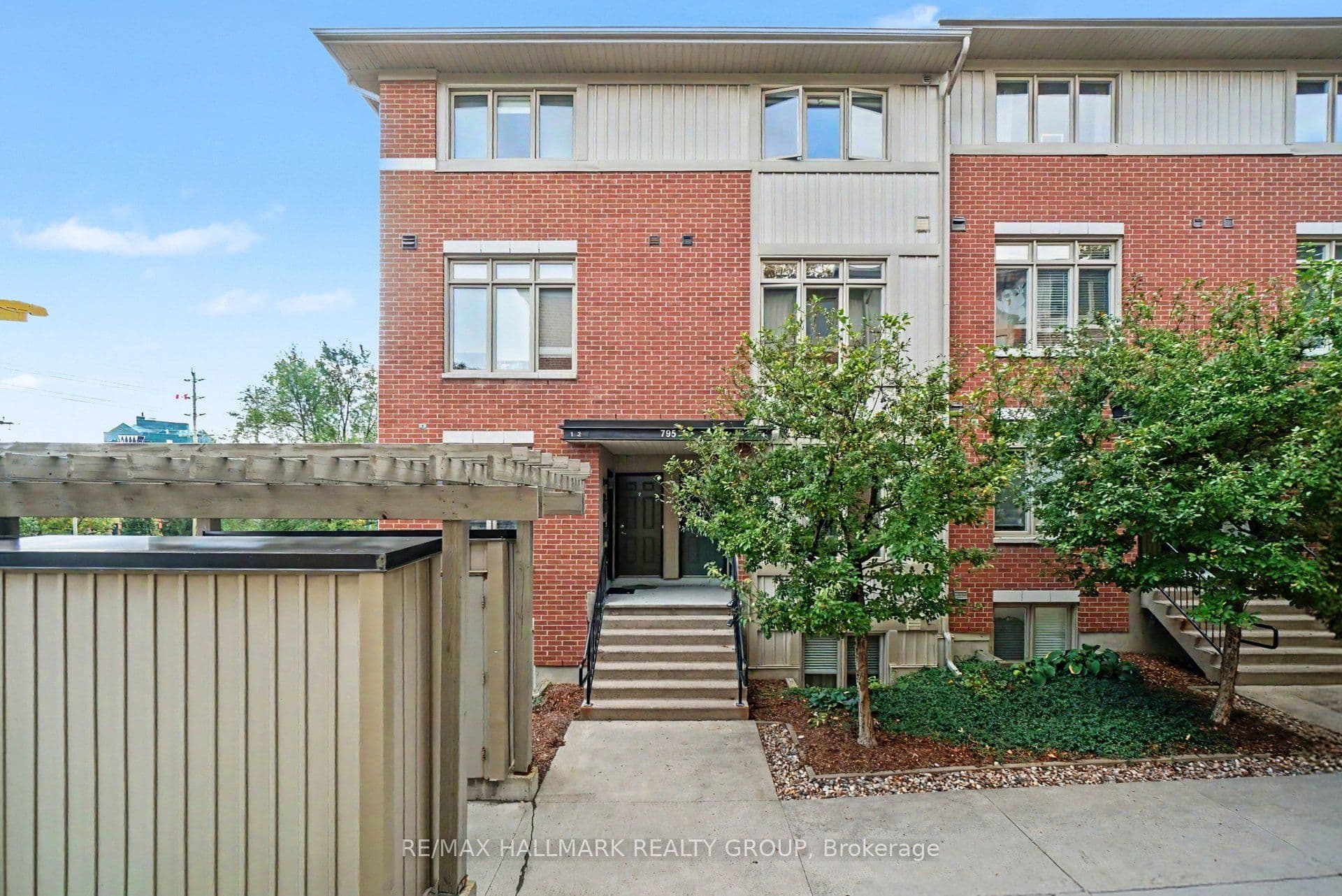 795 Montreal Road 4, Manor Park - Cardinal Glen and Area, ON K1K 0S9
