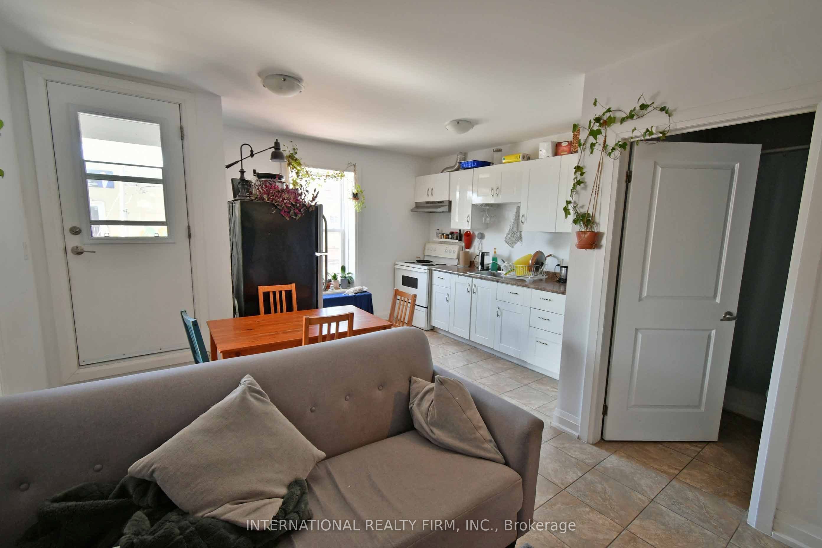 1262 Bloor Street W 2A, Toronto, ON M6H 1N5
