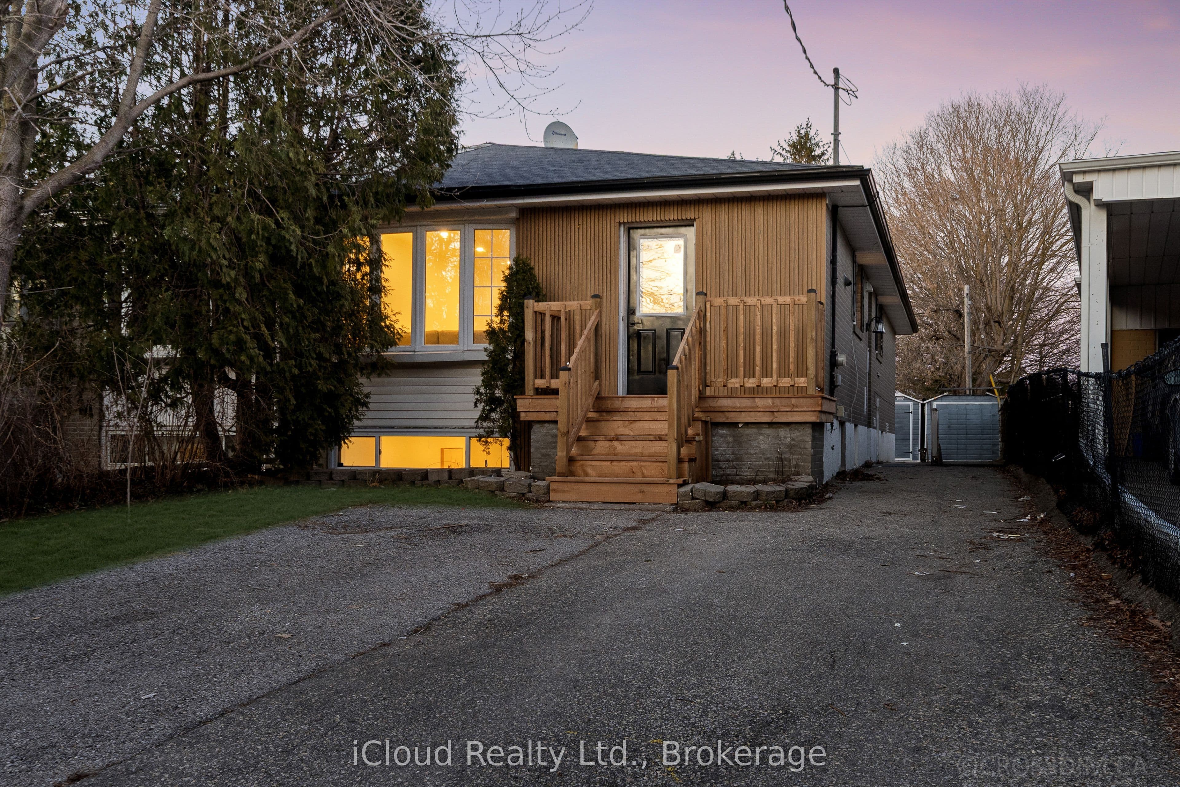 107 Bayview Parkway, Newmarket, ON L3Y 3W2
