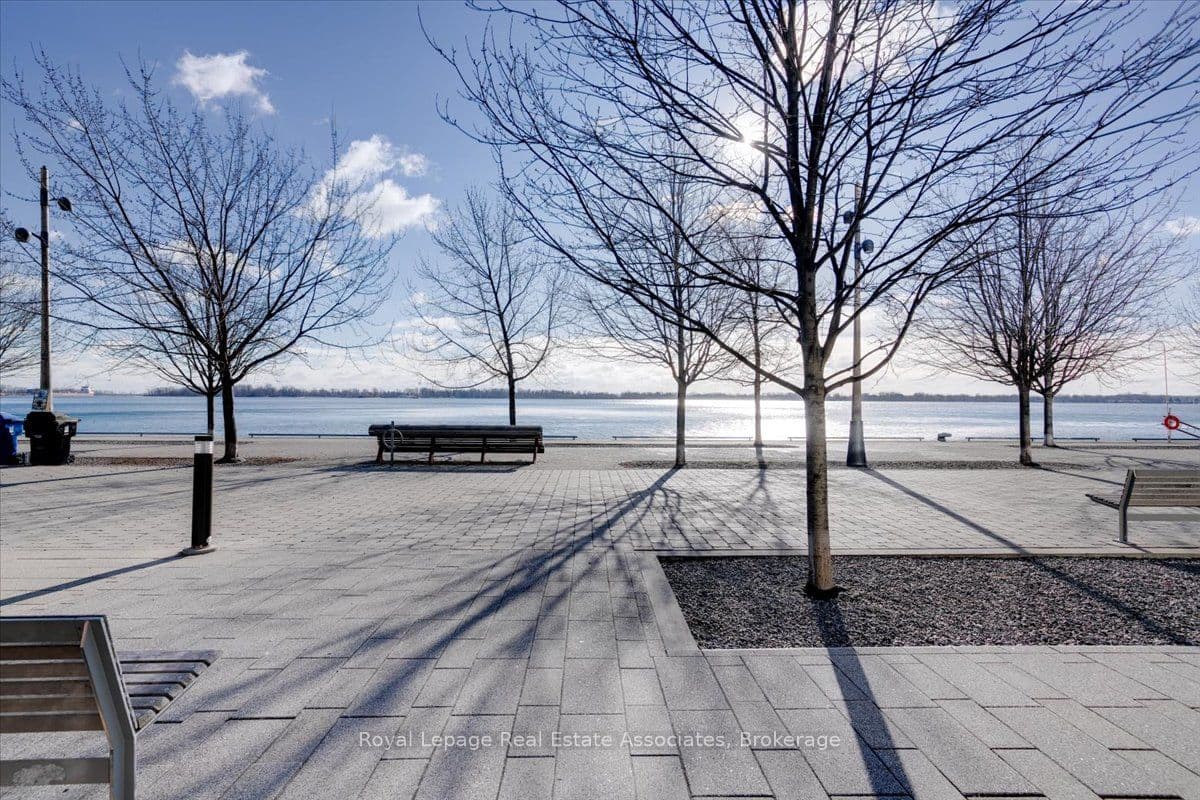 29 Queens Quay E 323, Toronto, ON M5E 0A4