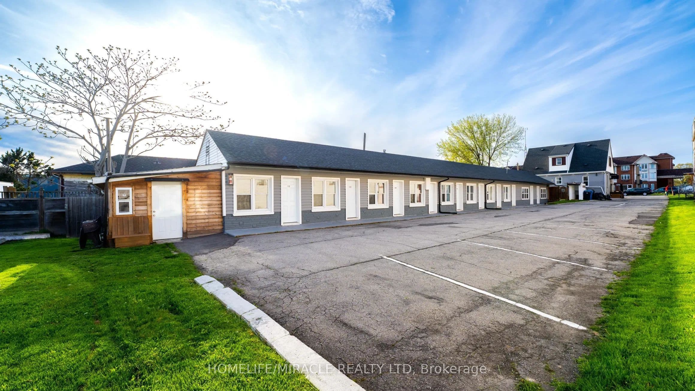 7742 Lundys Lane, Niagara Falls, ON L2H 1H1