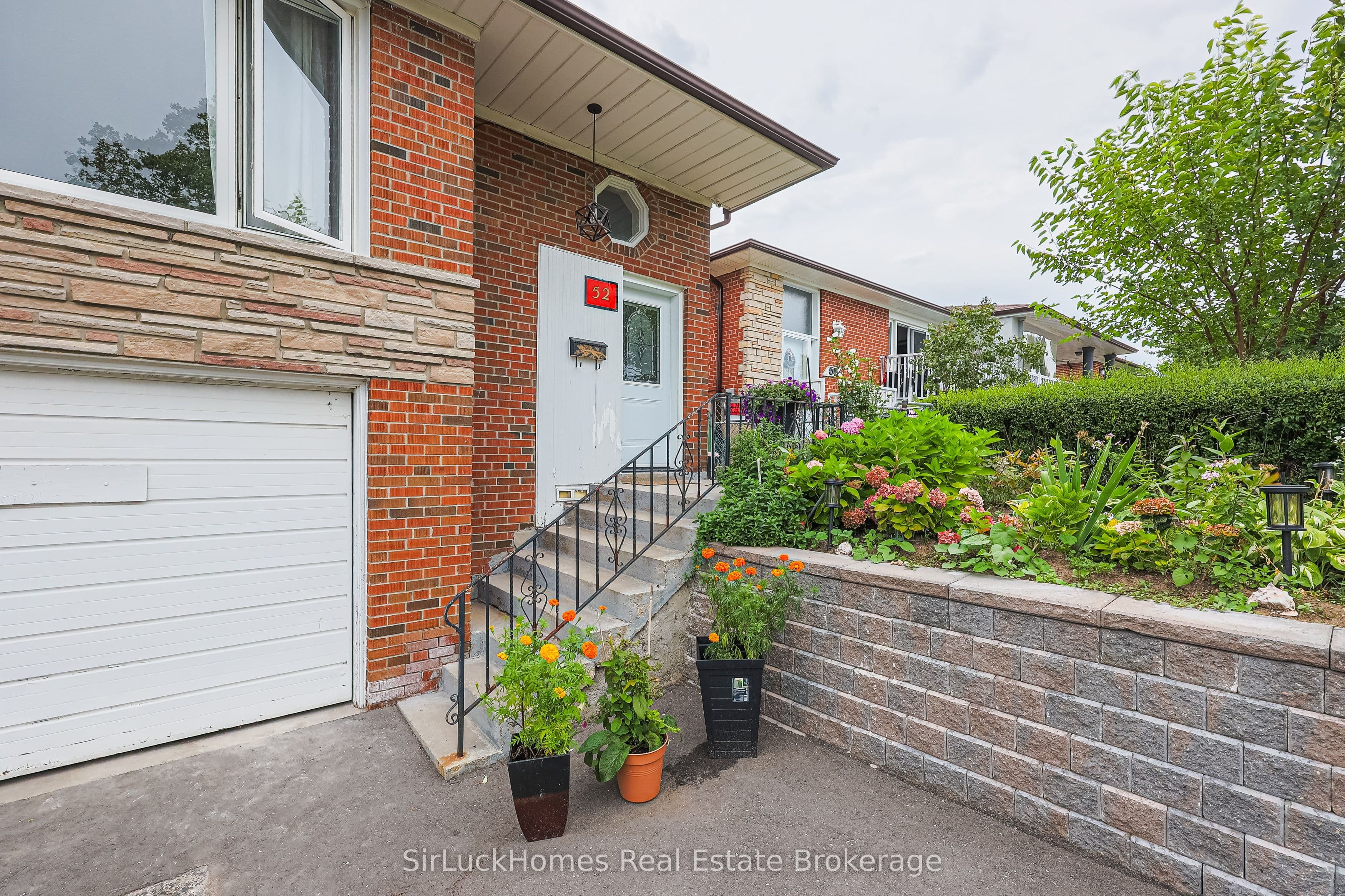 52 Dellbrook Crescent, Toronto, ON M9L 1E2