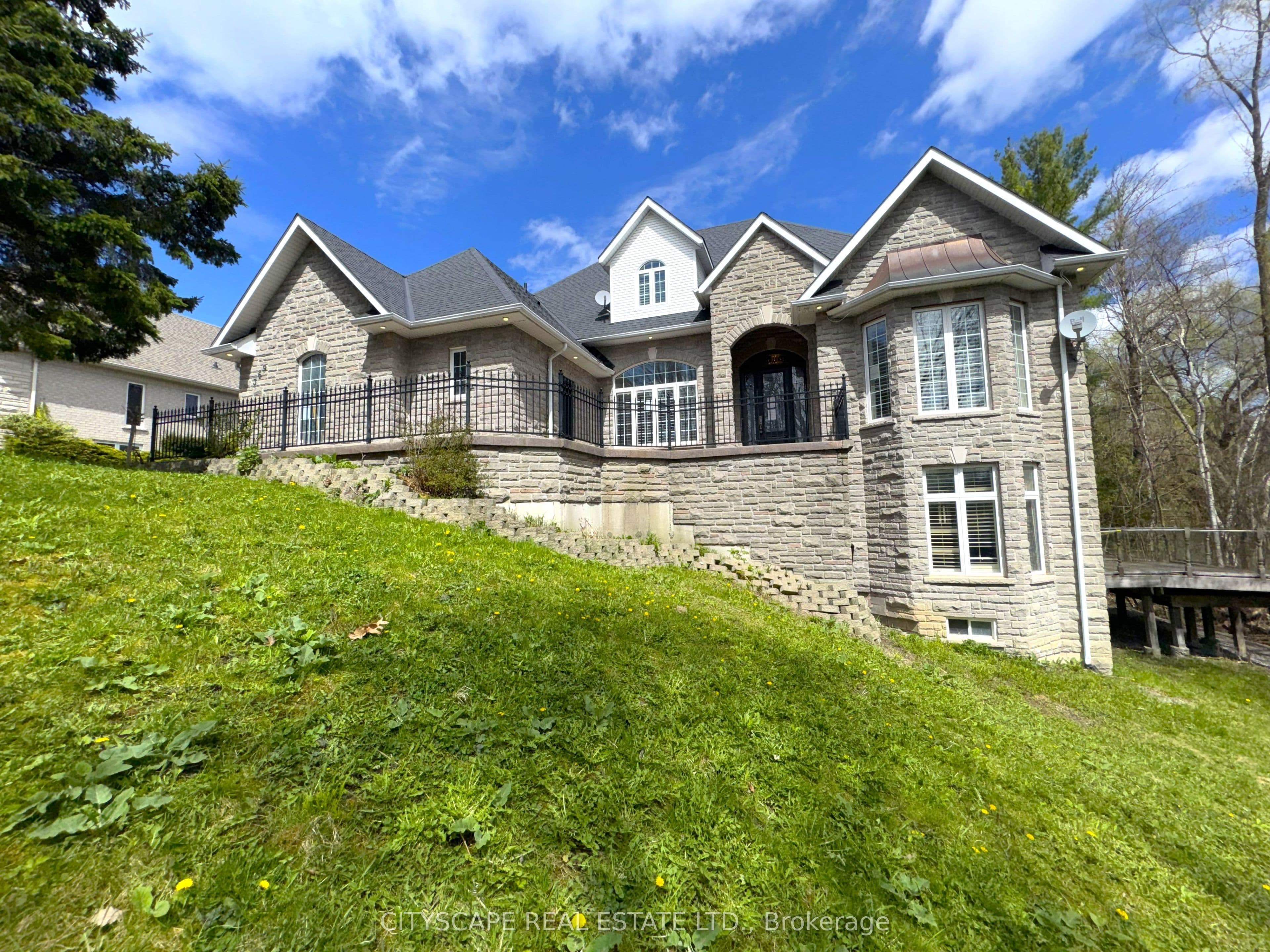 369 Coventry Hill Trail, Newmarket, ON L3X 2A1