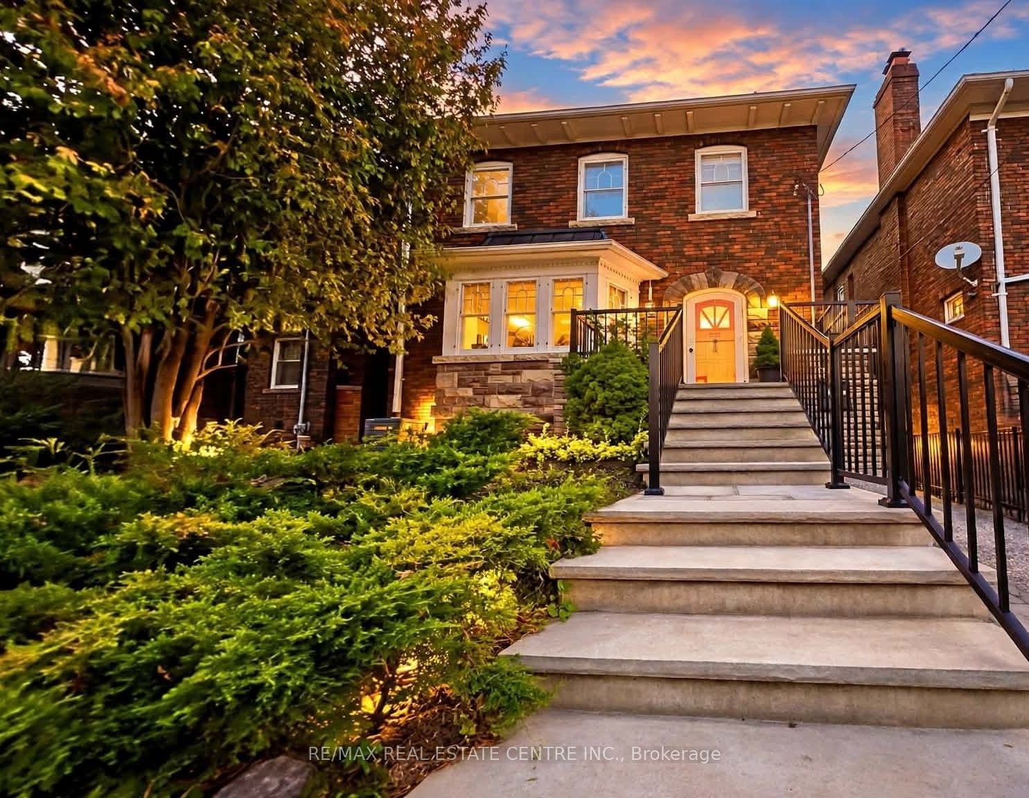 194 Lawrence Avenue E, Toronto, ON M4N 1T1