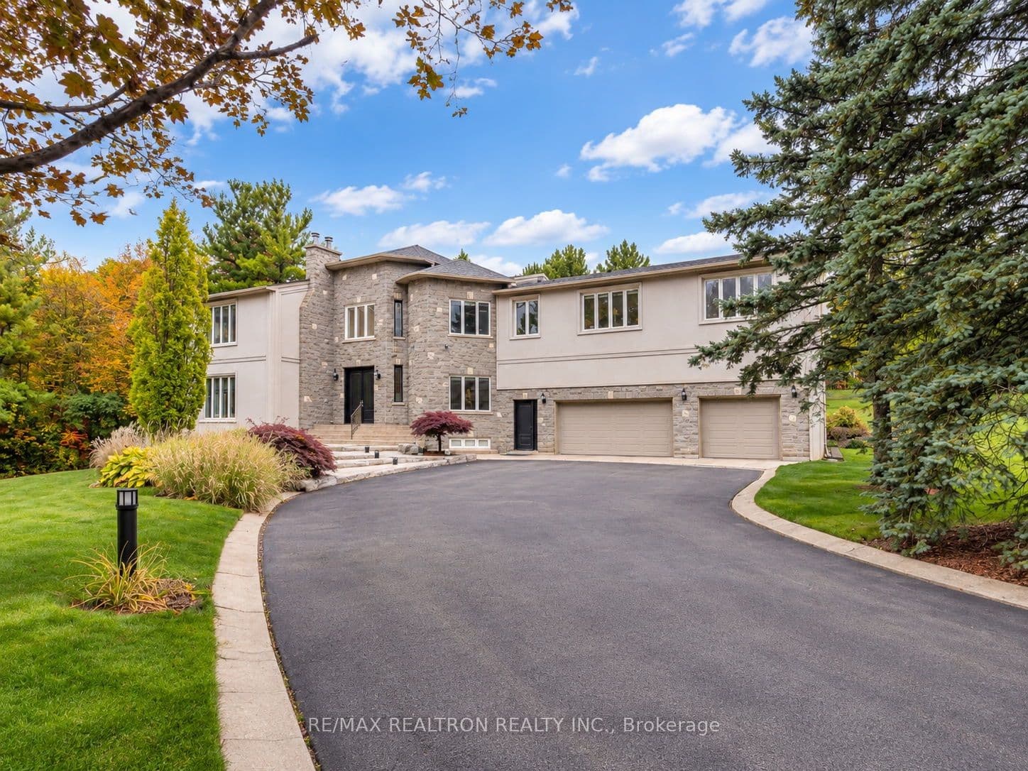 630 Woodland Acres Crescent, Vaughan, ON L6A 1G2