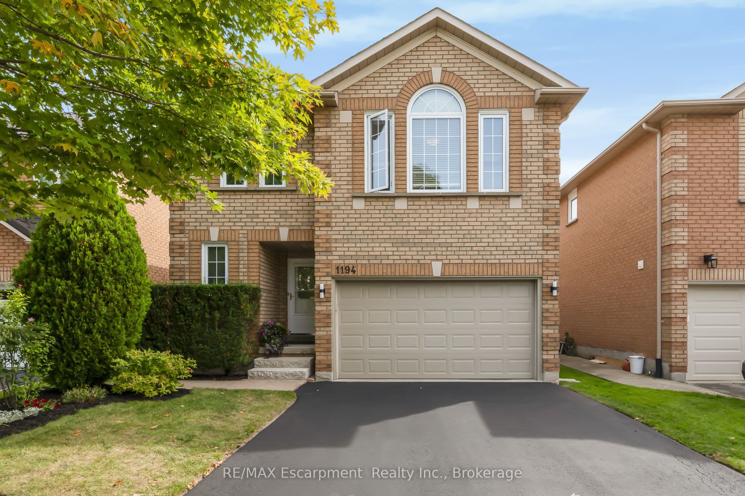 1194 Old Oak Drive, Oakville, ON L6M 3K7