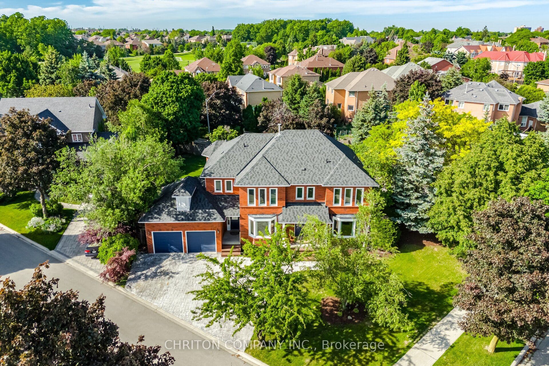 3720 Bishop Strachan Court W, Mississauga, ON L5N 6N9