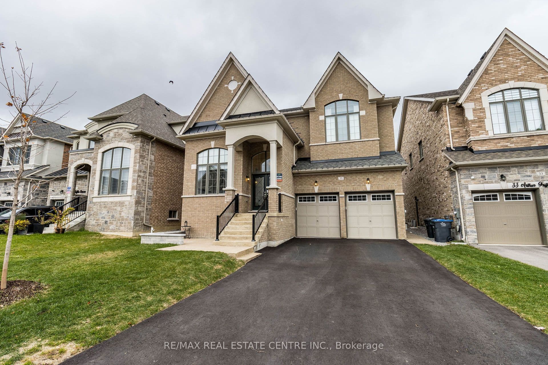 35 Arthur Griffin Crescent, Caledon, ON L7C 4E9