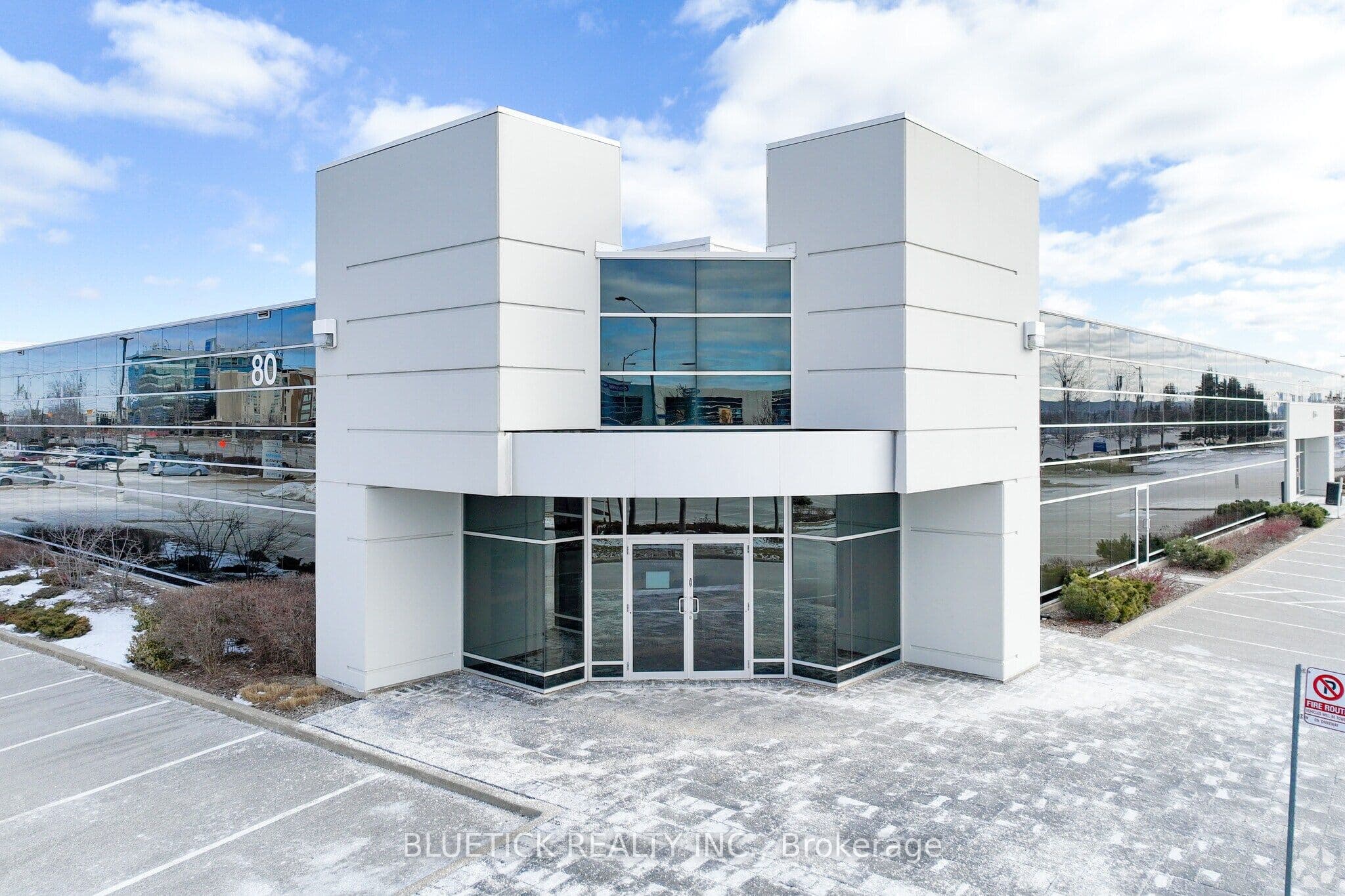 80 Courtneypark Drive W 6, Mississauga, ON L5W 0B3