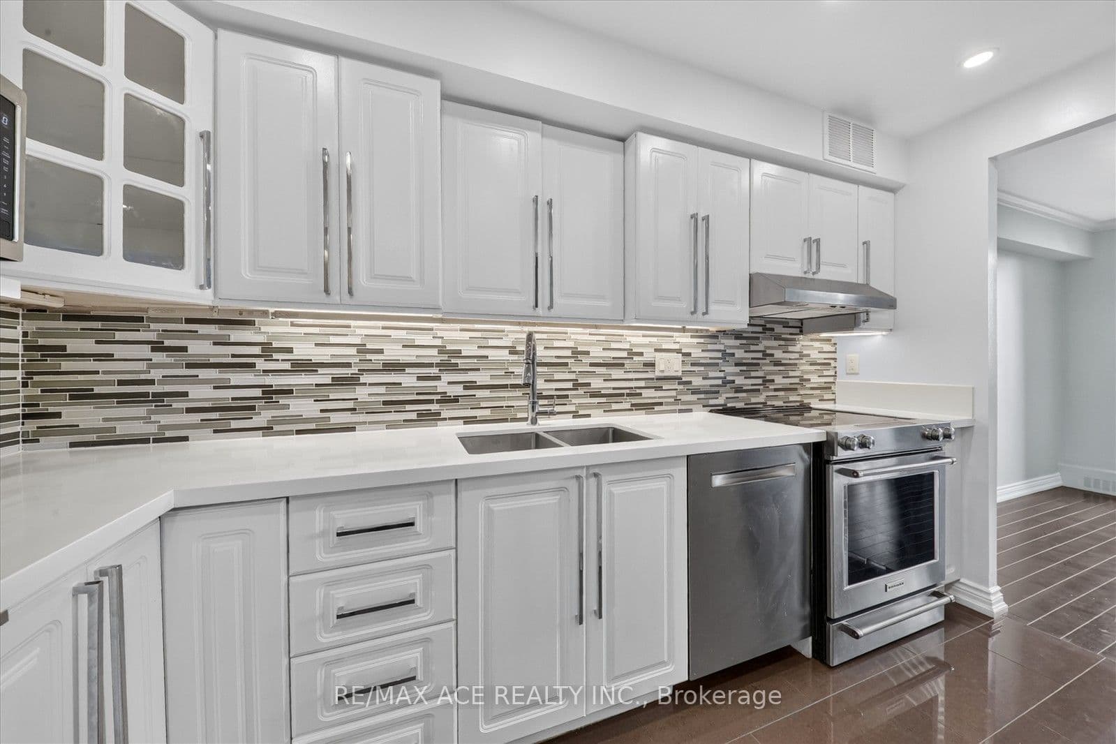 60 Southport Street 624, Toronto, ON M6S 3N4