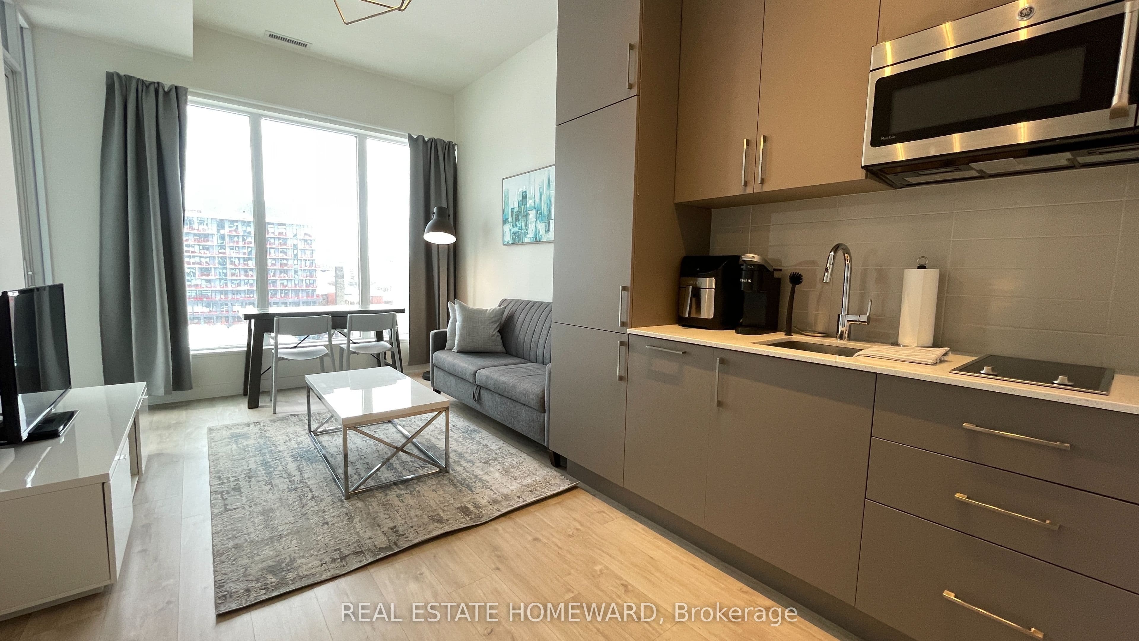 27 Bathurst Street 813W, Toronto, ON M5V 0R1