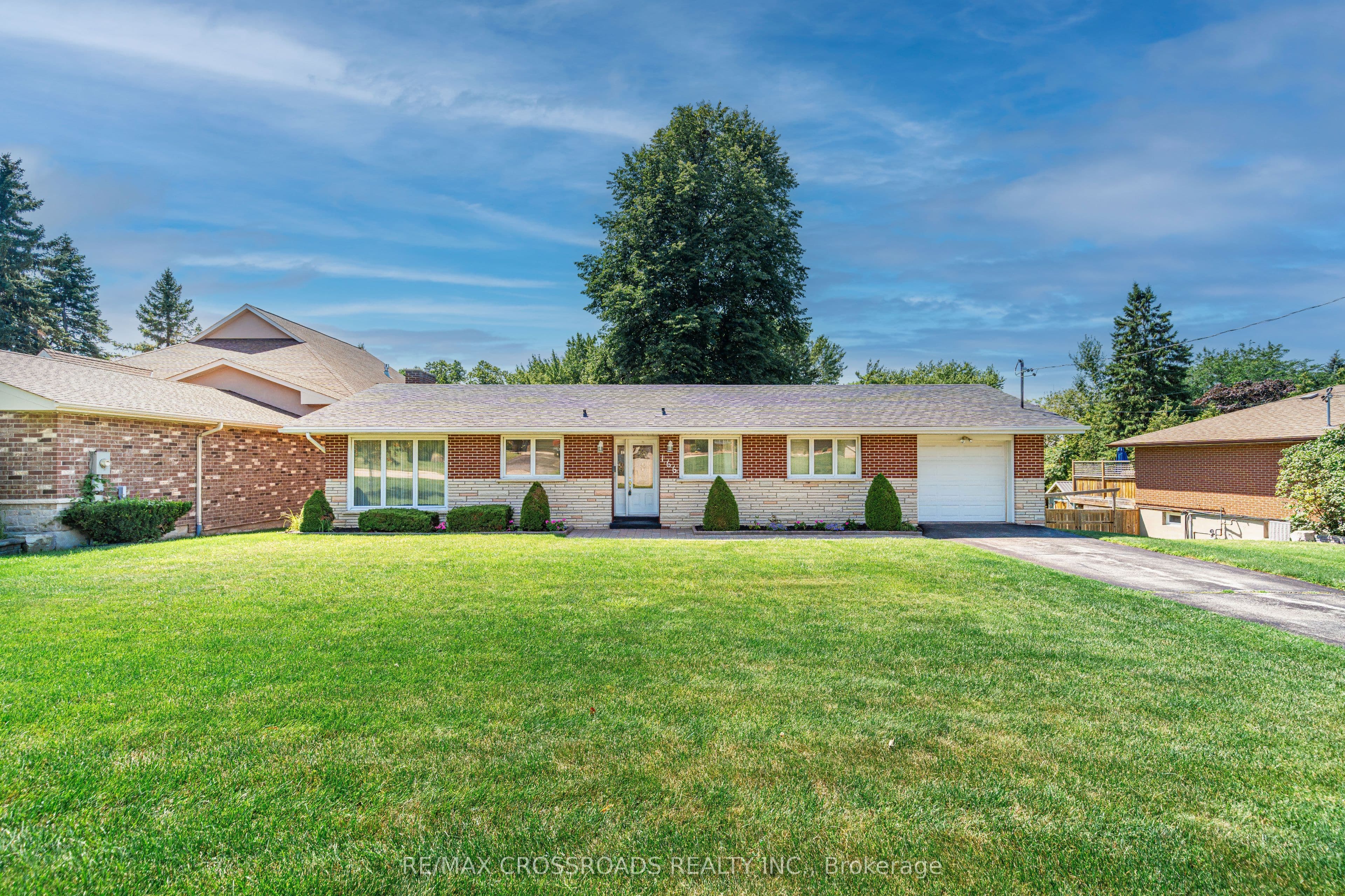 166 Elizabeth Crescent N, Whitby, ON L1N 3R7