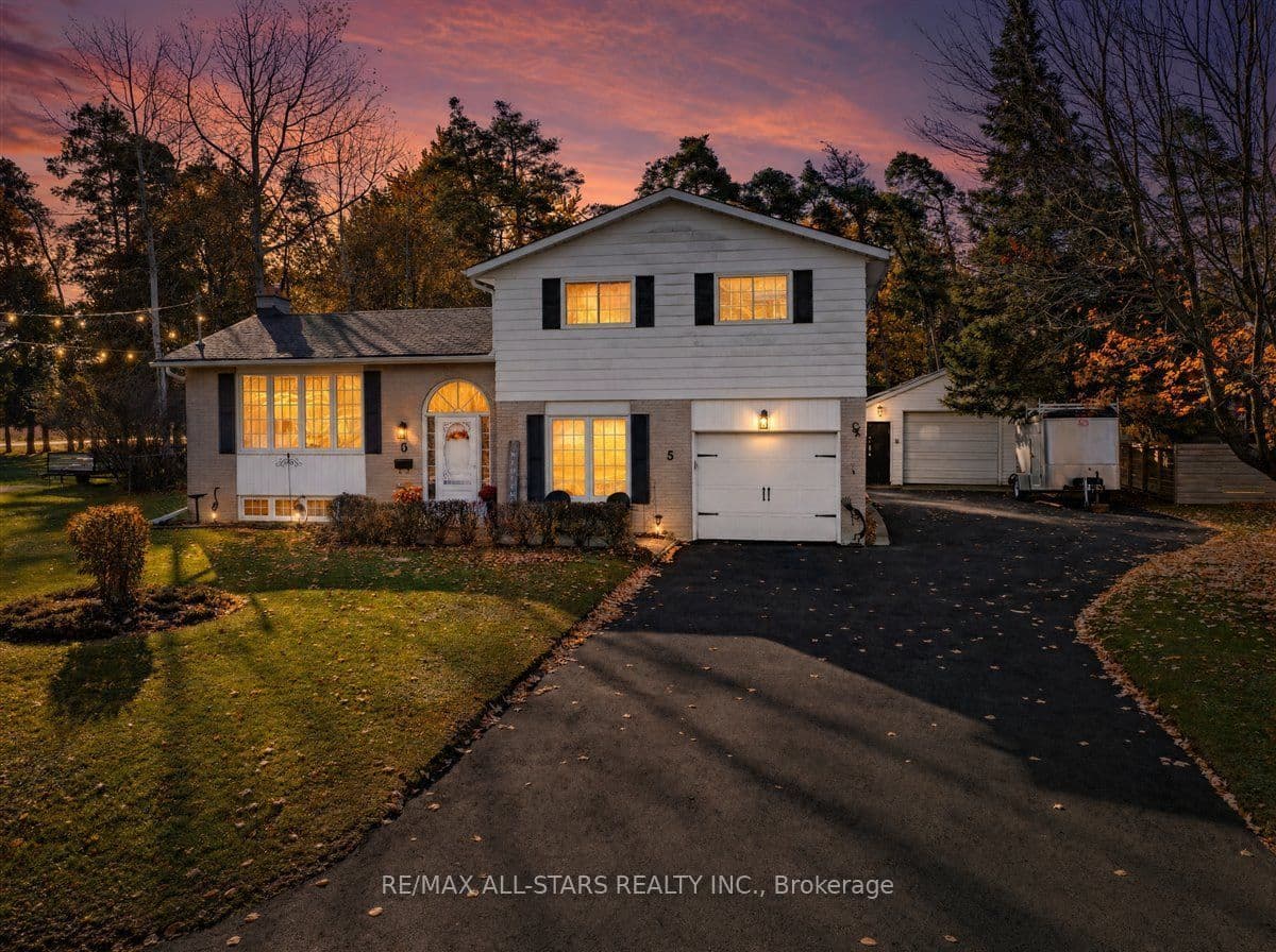 5 Sunrise Street, East Gwillimbury, ON L9N 1H4