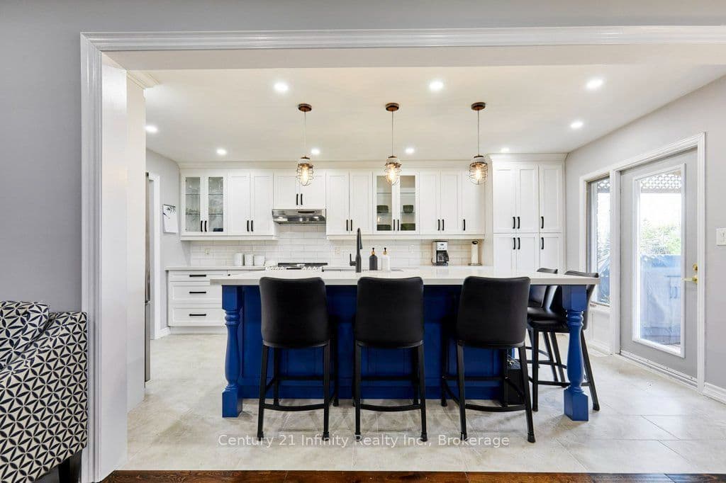 8 Murkar Crescent, Whitby, ON L1N 8Y4