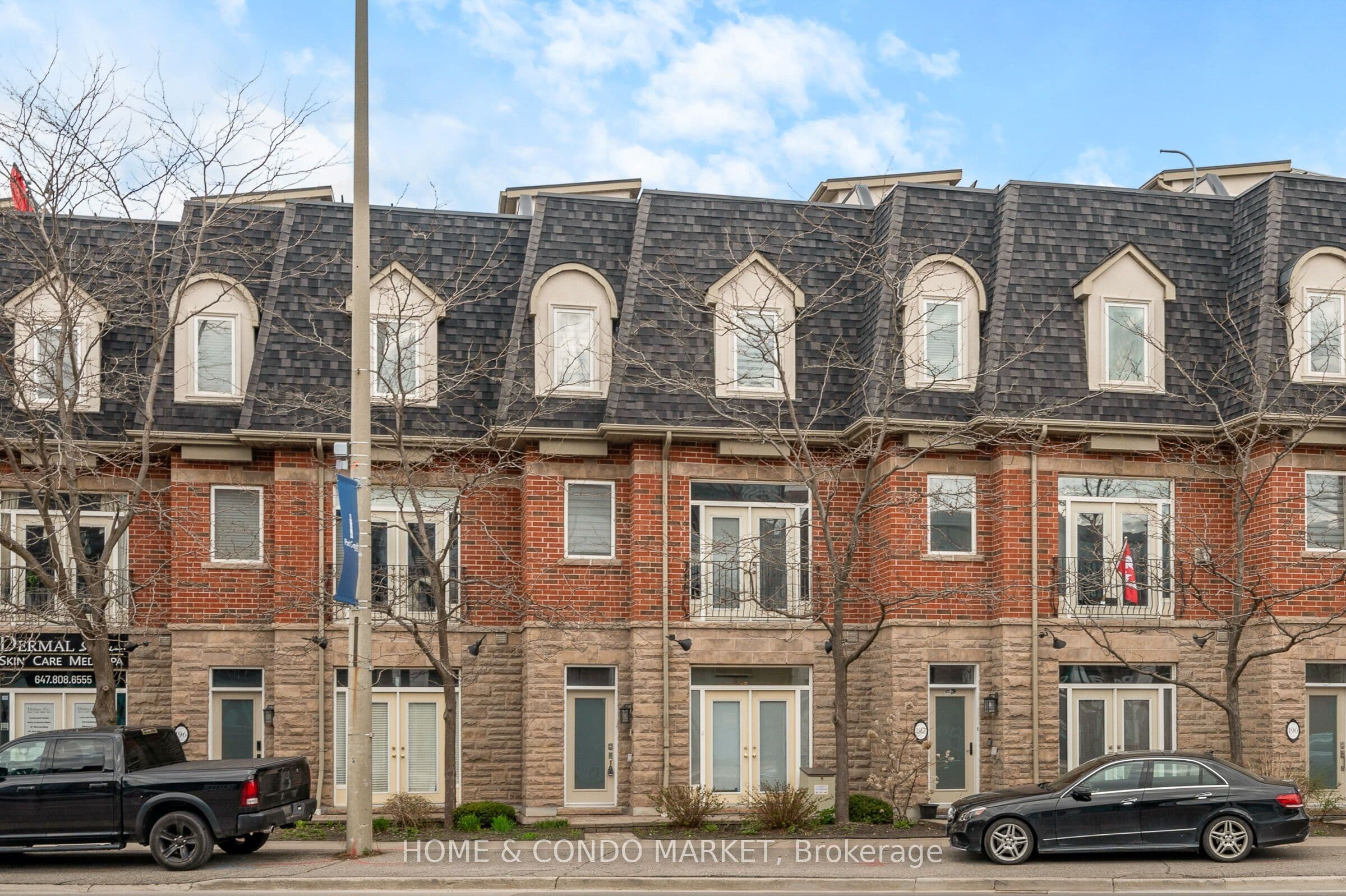 194 Lakeshore Road W, Mississauga, ON L5H 1G6