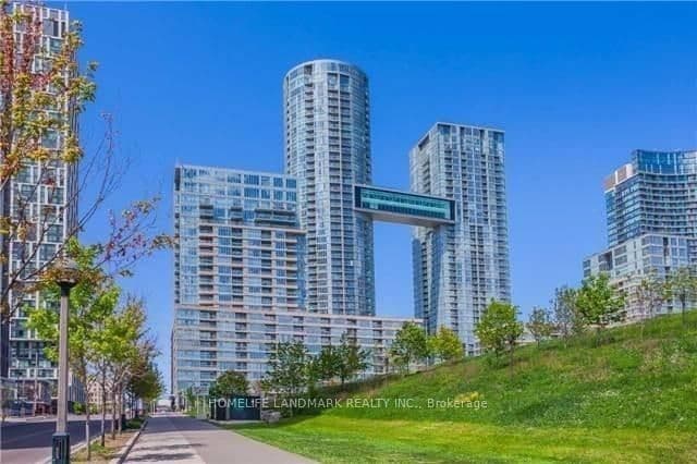 26 Capreol Court, Toronto, ON M5V 4A3