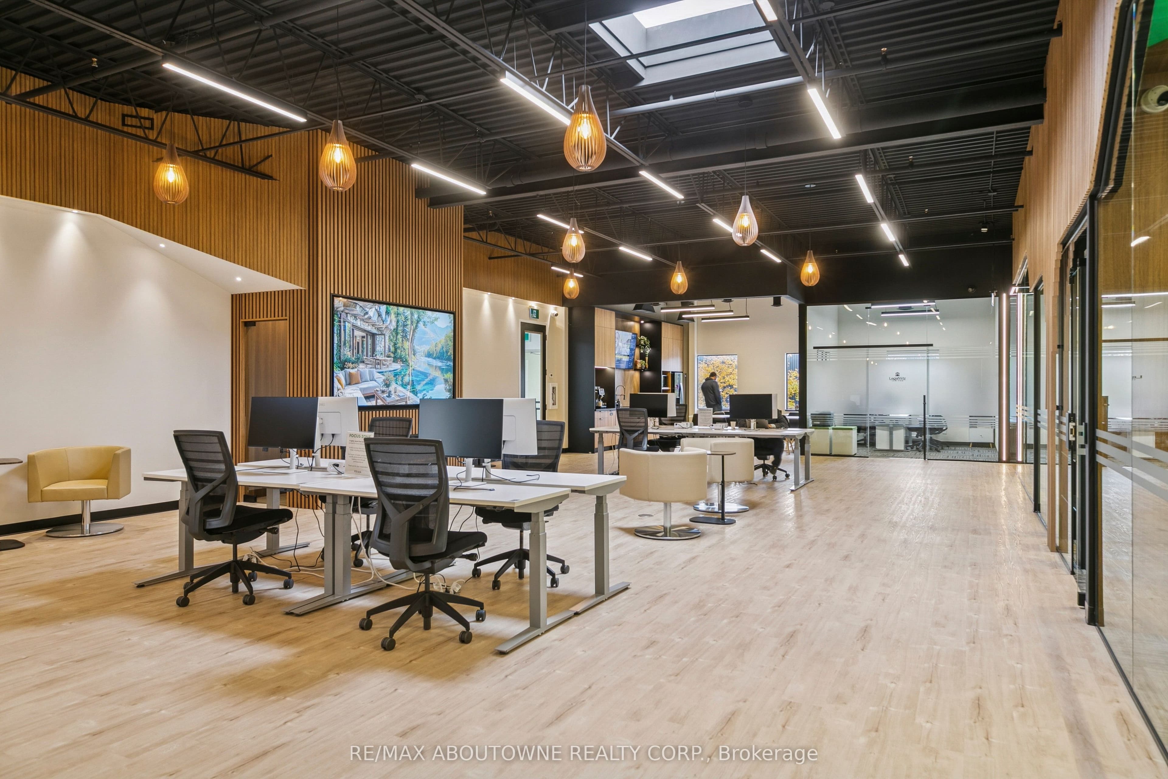 320 Matheson Boulevard W 211-B, Mississauga, ON L5R 3R1