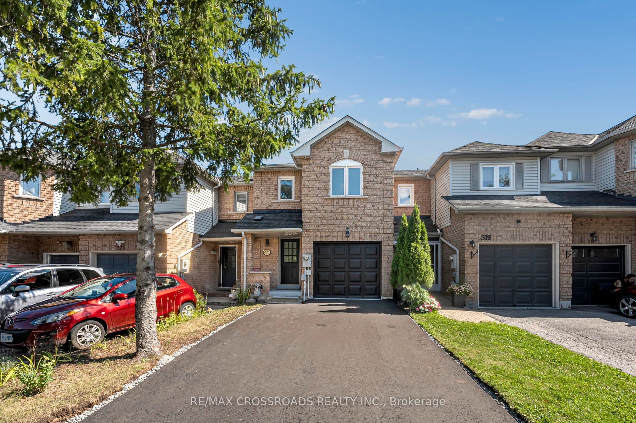 321 Sparrow Circle, Pickering, ON L1V 6Y3