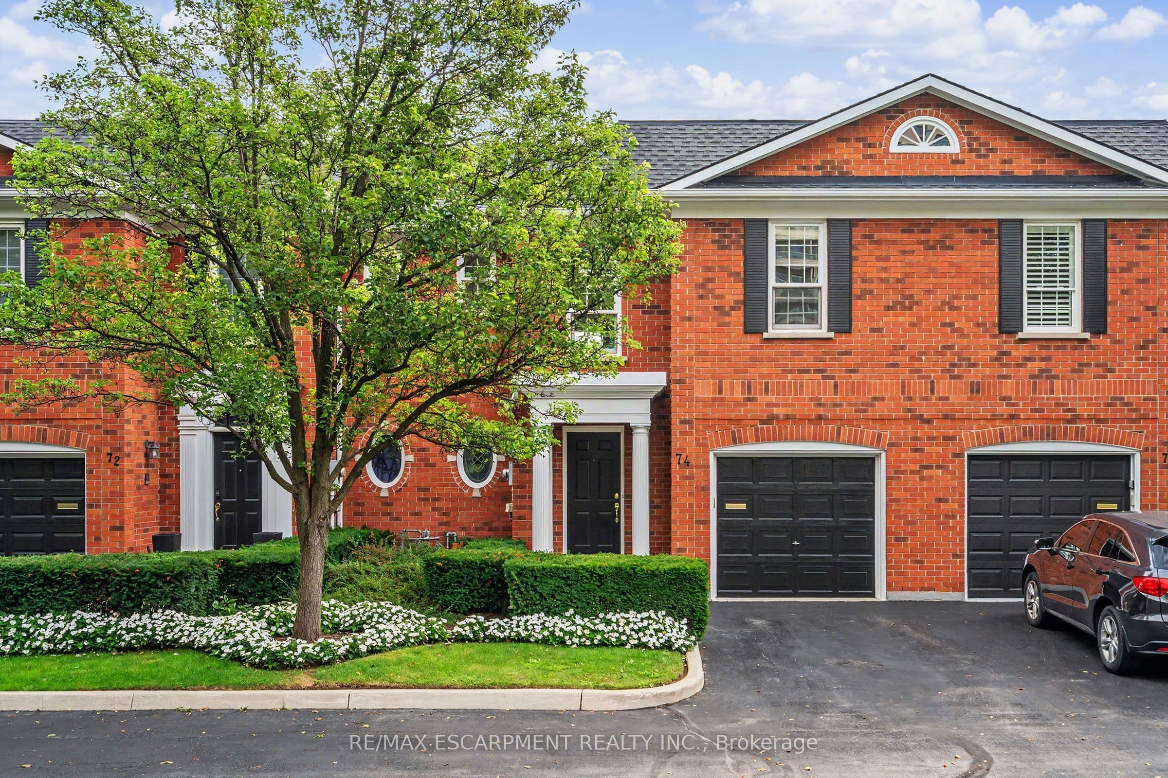 74 Fairwood Place W, Burlington, ON L7T 4B6