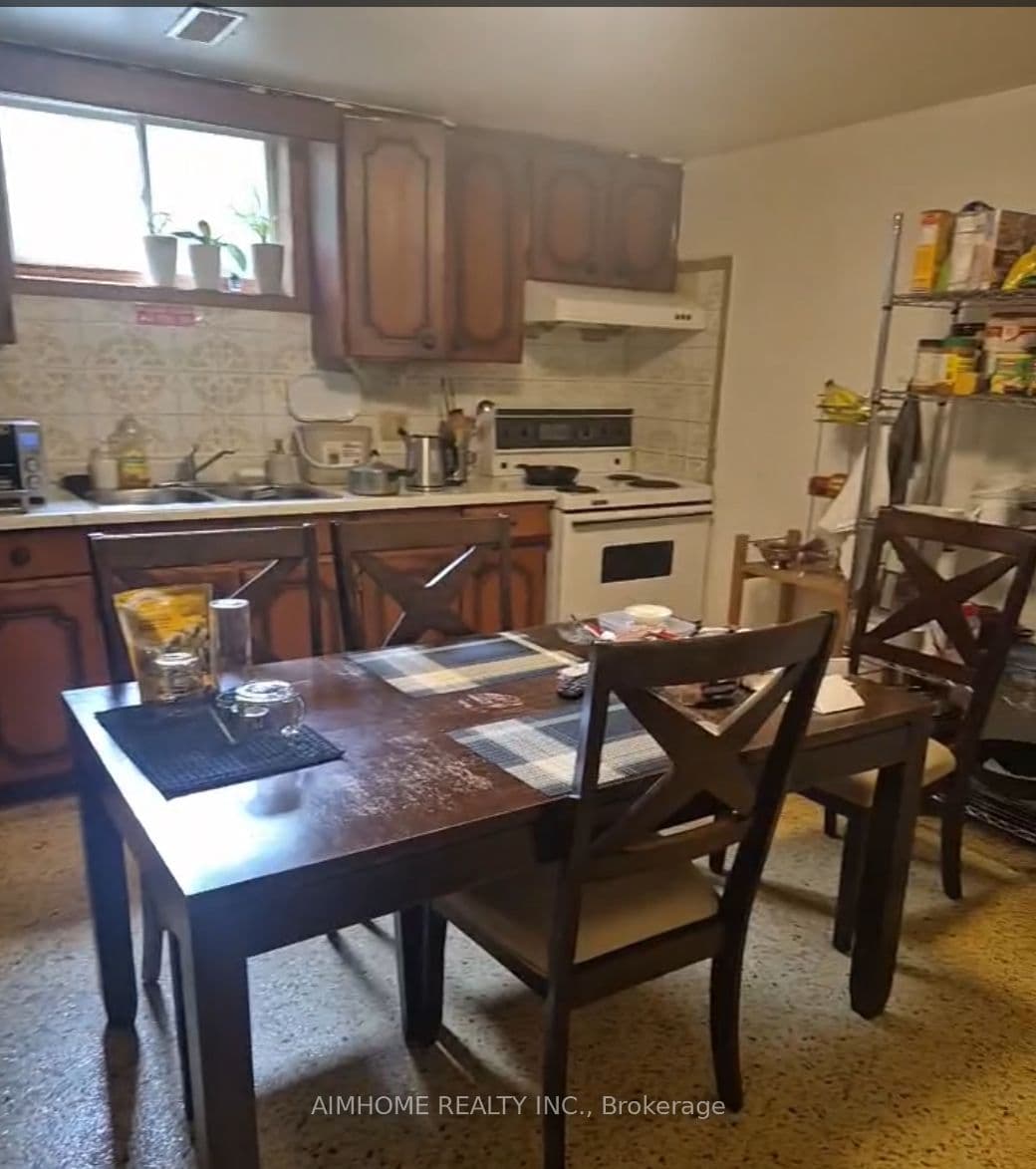 256 Patricia Avenue Lower, Toronto, ON M2M 1J8