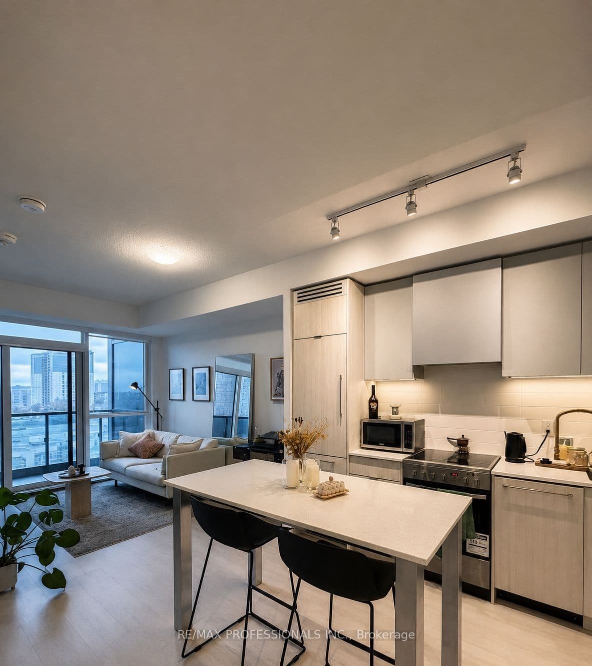 10 Gibbs Road 726, Toronto, ON M9B 0E2