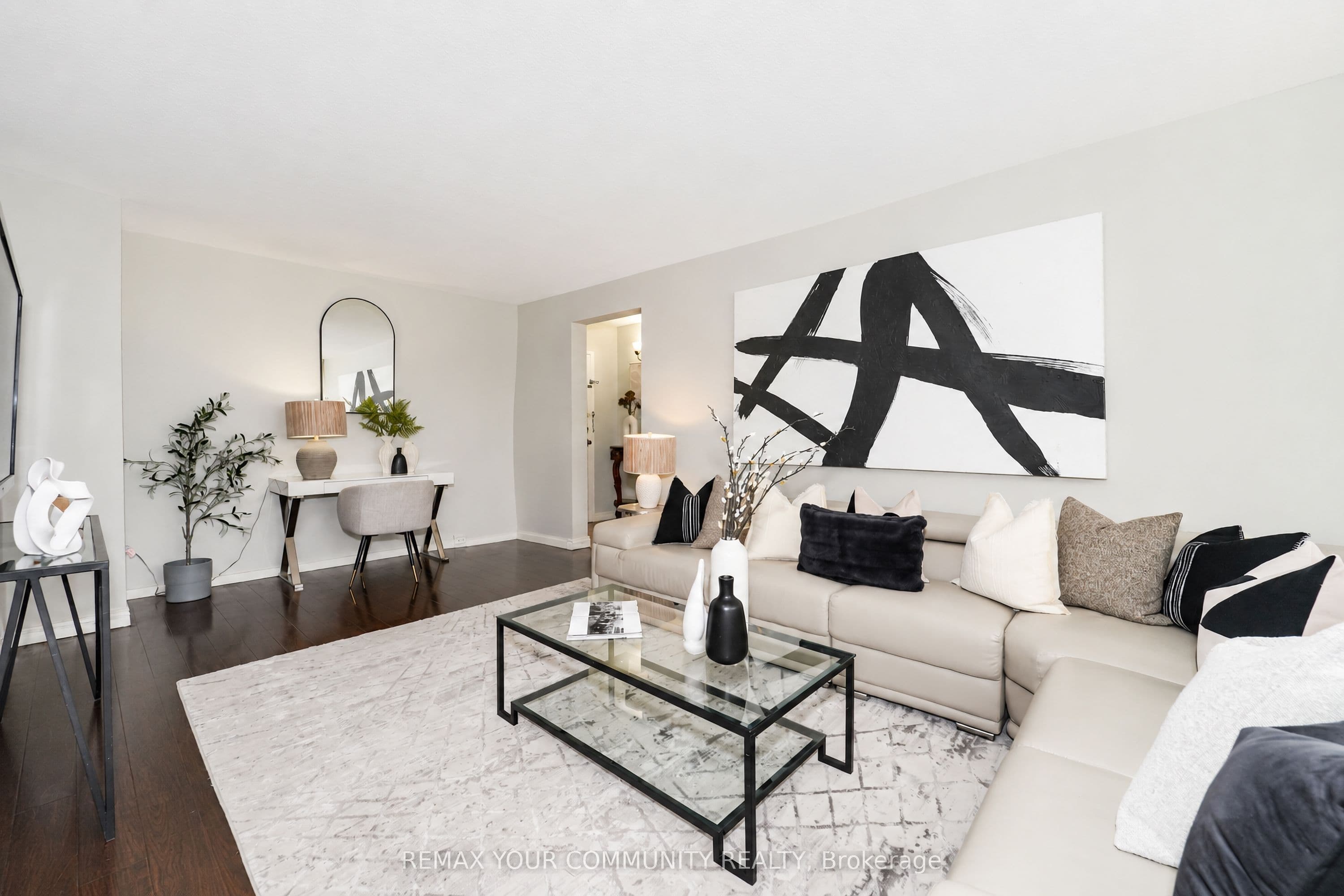 100 Leeward Glenway 1105, Toronto, ON M3C 2Z1