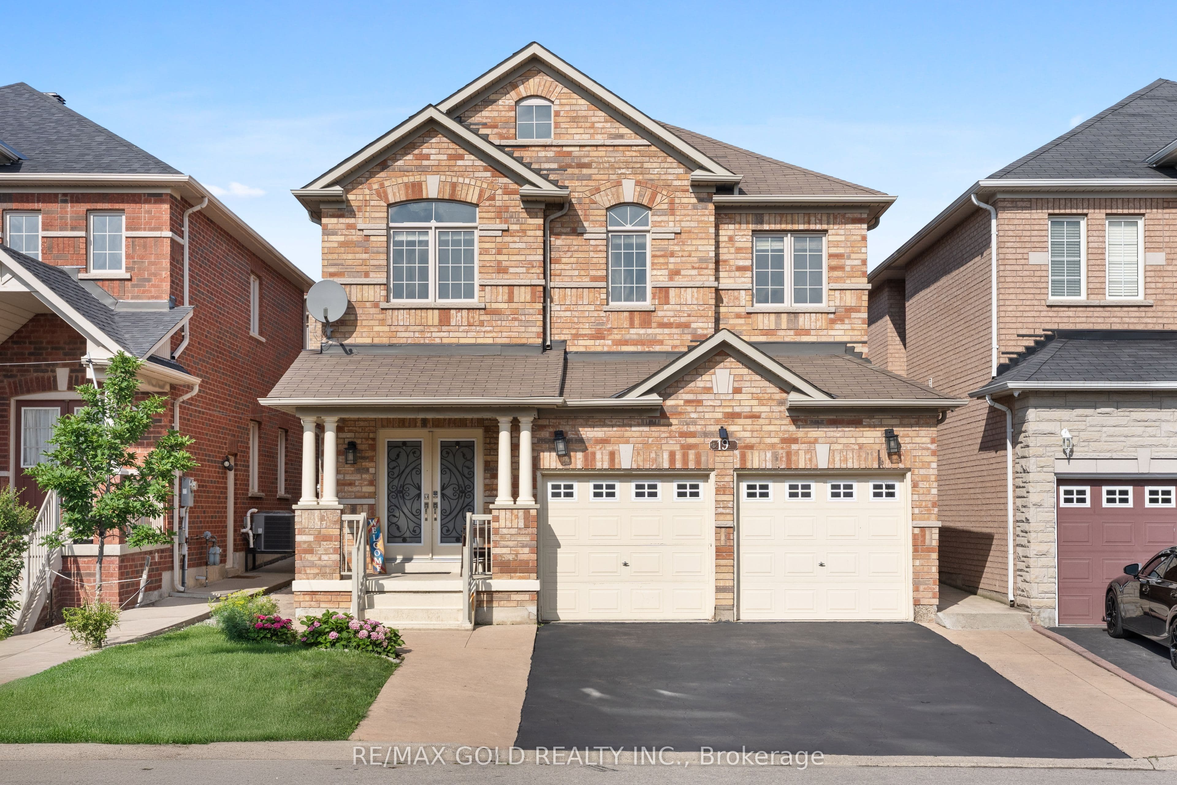 19 Attview Crescent, Brampton, ON L6P 2R5