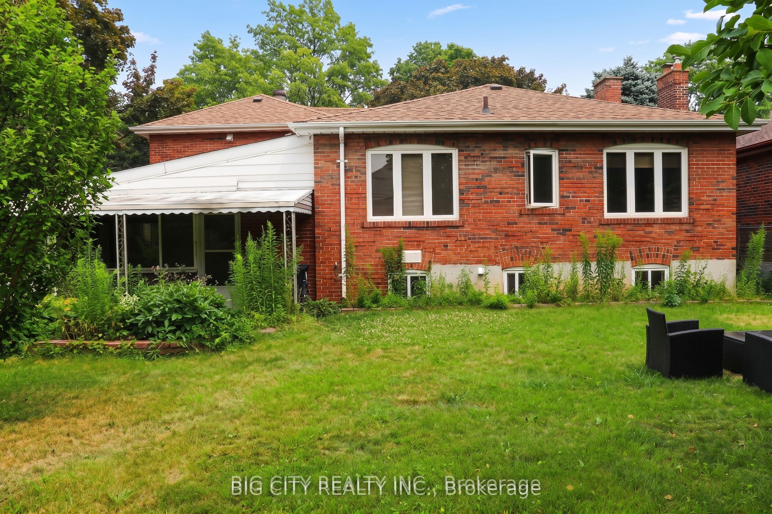 30 Lozoway Drive Lower, Toronto, ON M1K 2Y4