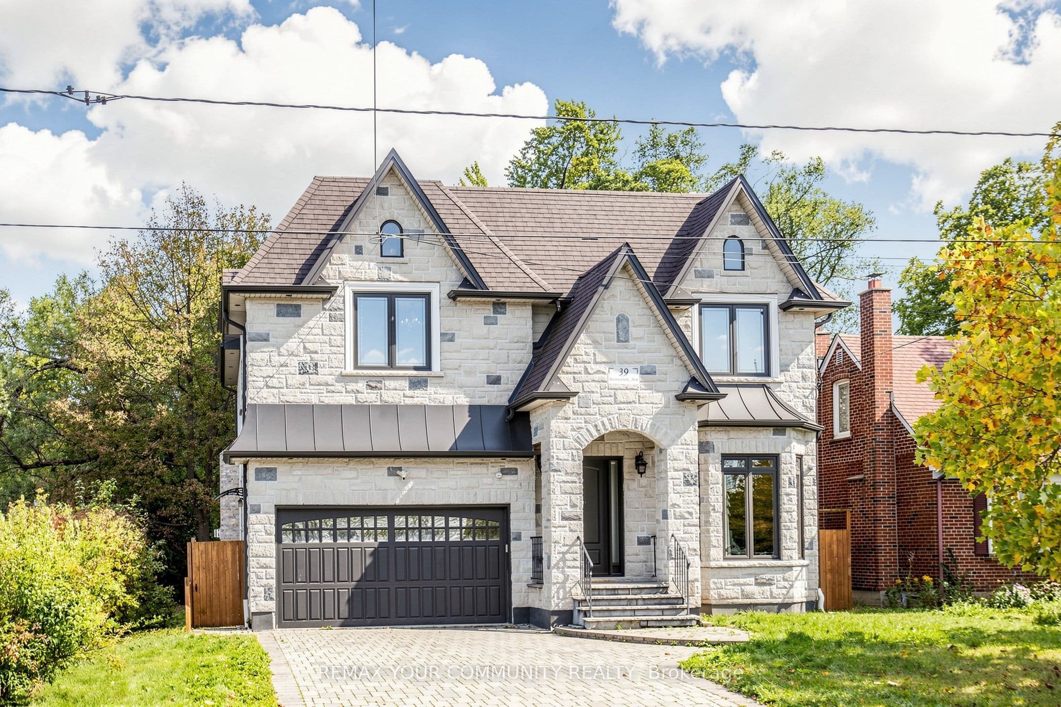 39 Moore Park Avenue, Toronto, ON M2M 1M8