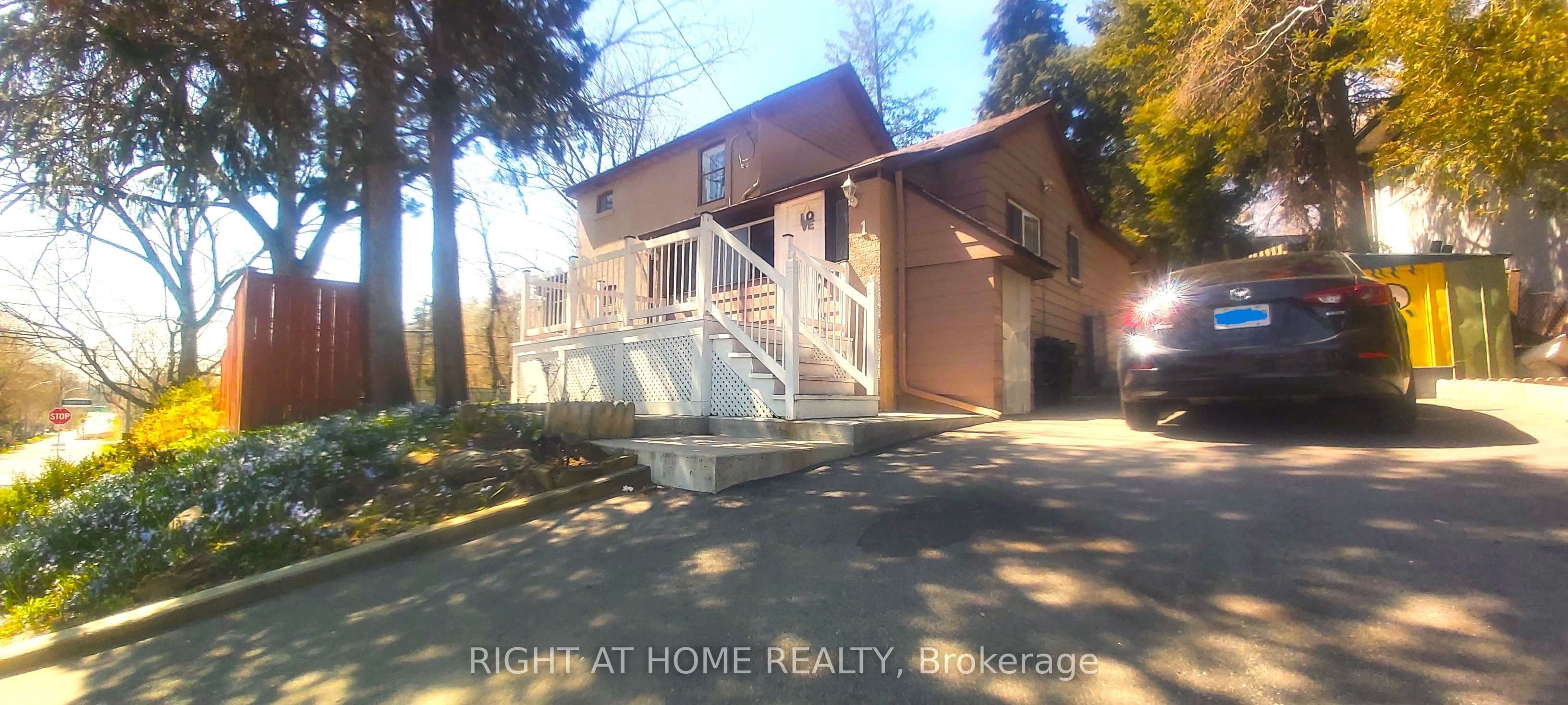 1 Edgebrook Drive, Toronto, ON M9V 1E1