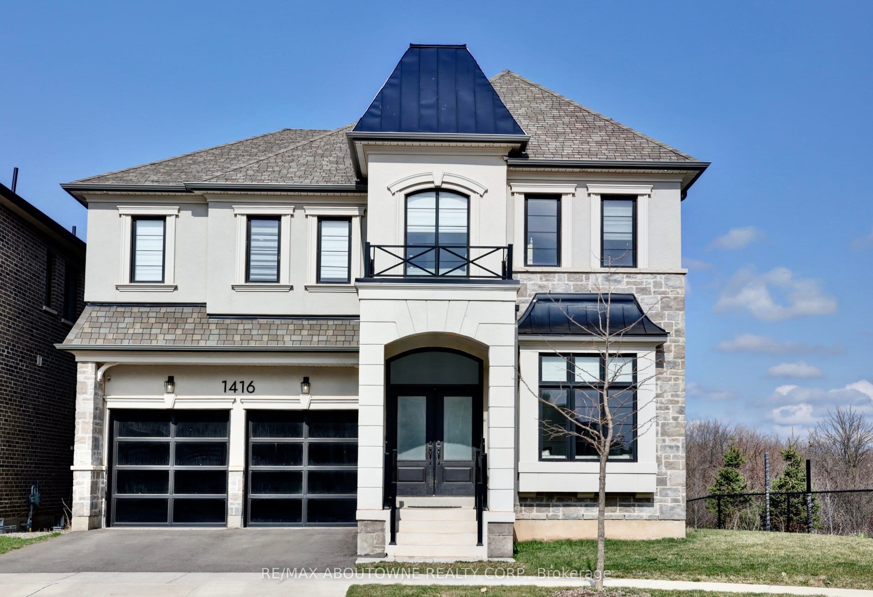 1416 Ford Strathy Crescent, Oakville, ON L6H 6E3