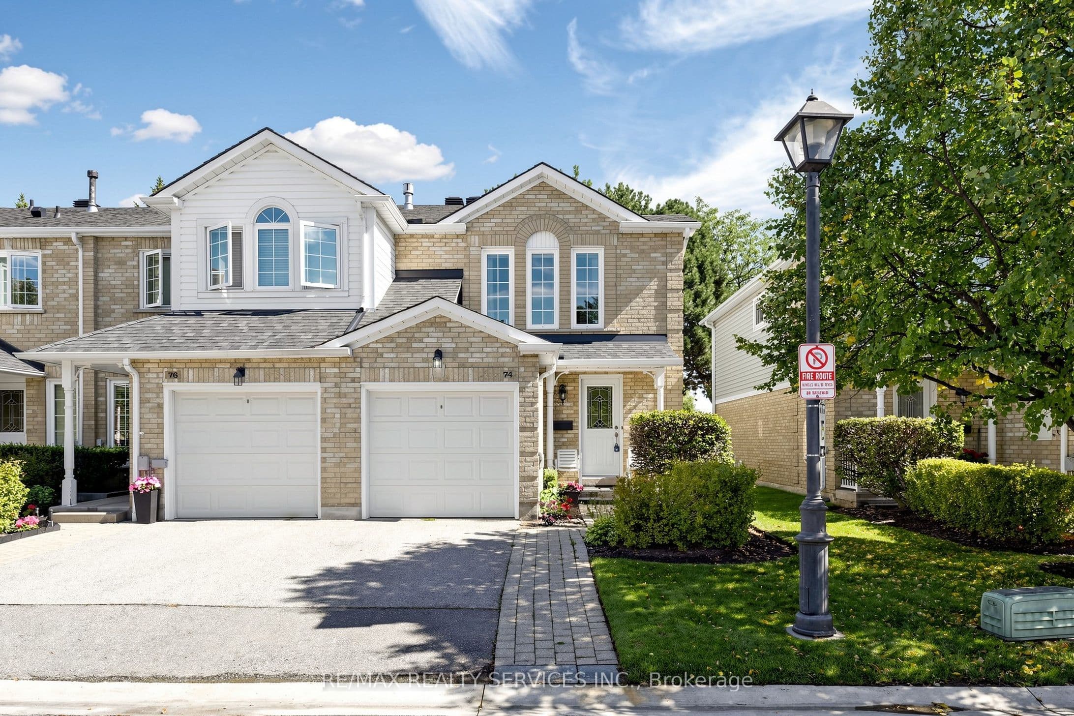 74 Heathcliffe Square, Brampton, ON L6S 5R4