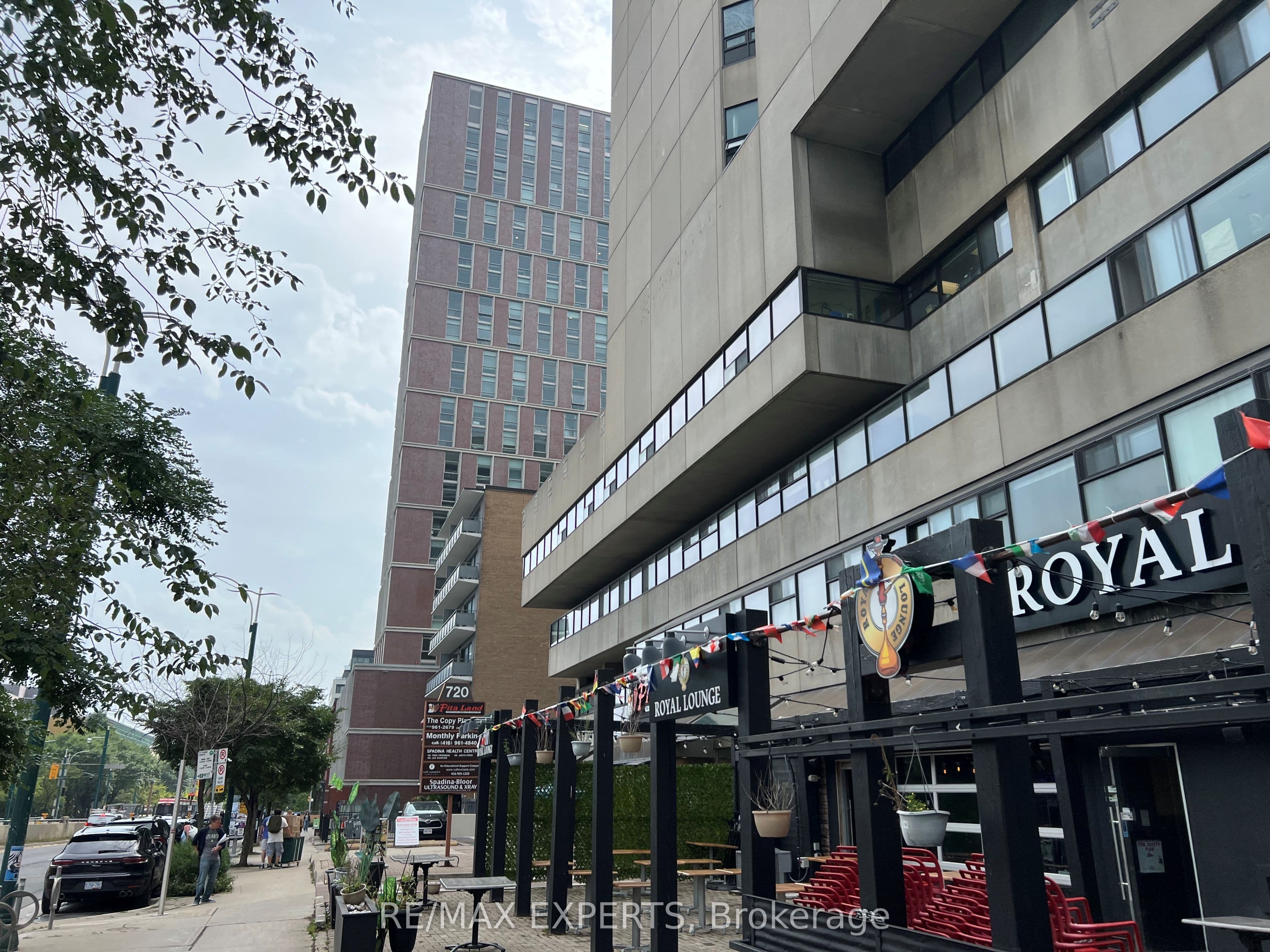 720 Spadina Avenue 419, Toronto, ON M5S 2T9