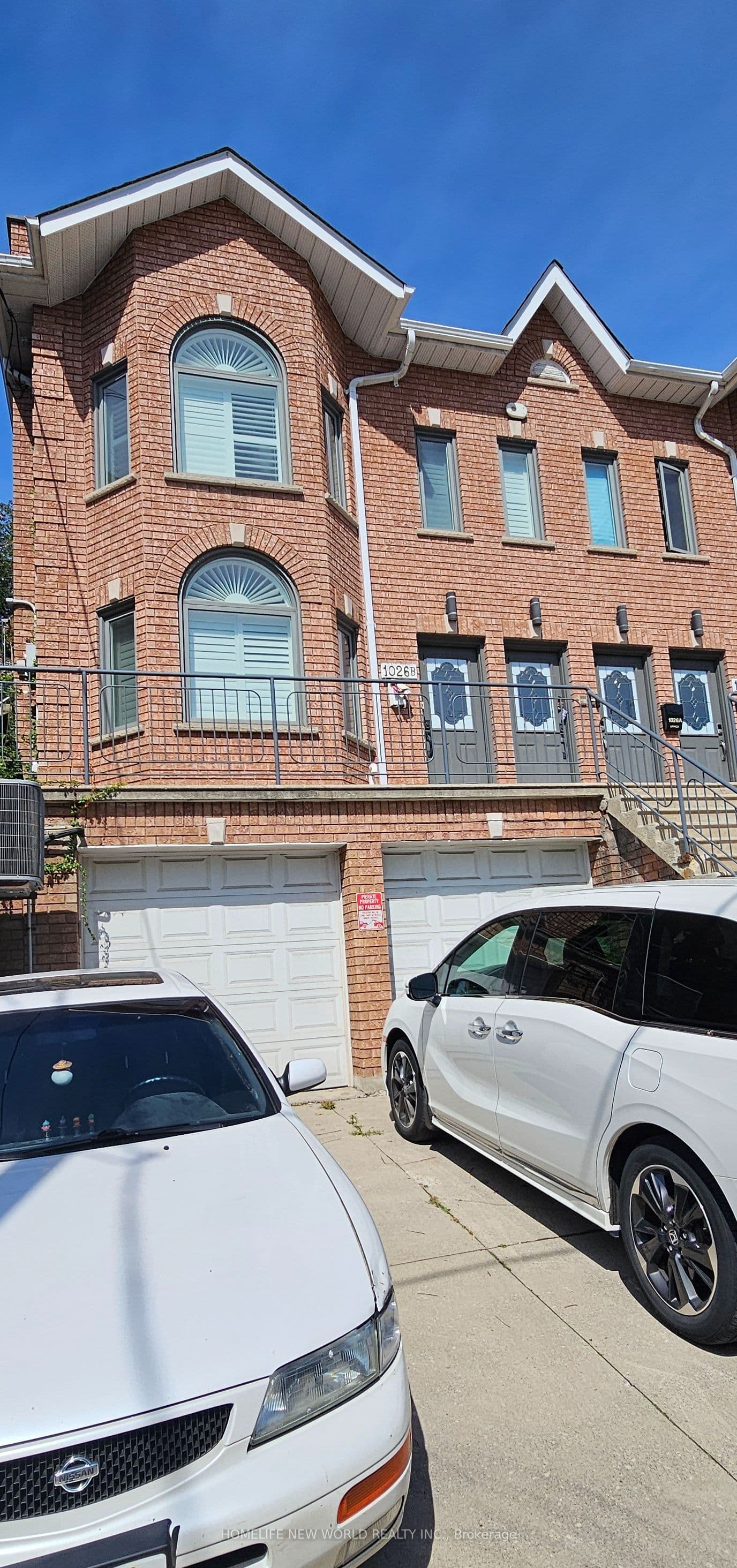 1026 B Davenport Road, Toronto, ON M6G 2B9