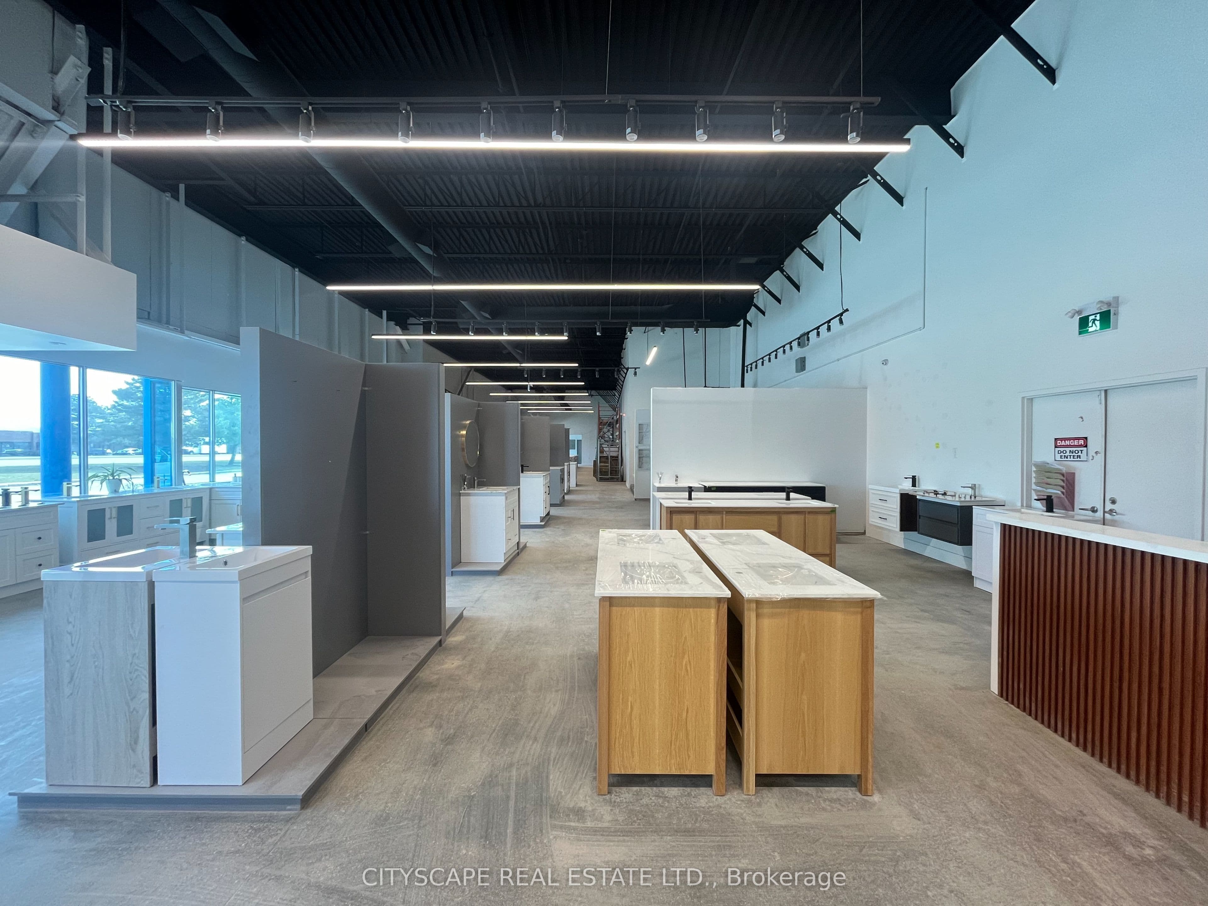 6150 Dixie Road 4 & 4A, Opt A, Mississauga, ON L5T 2E2
