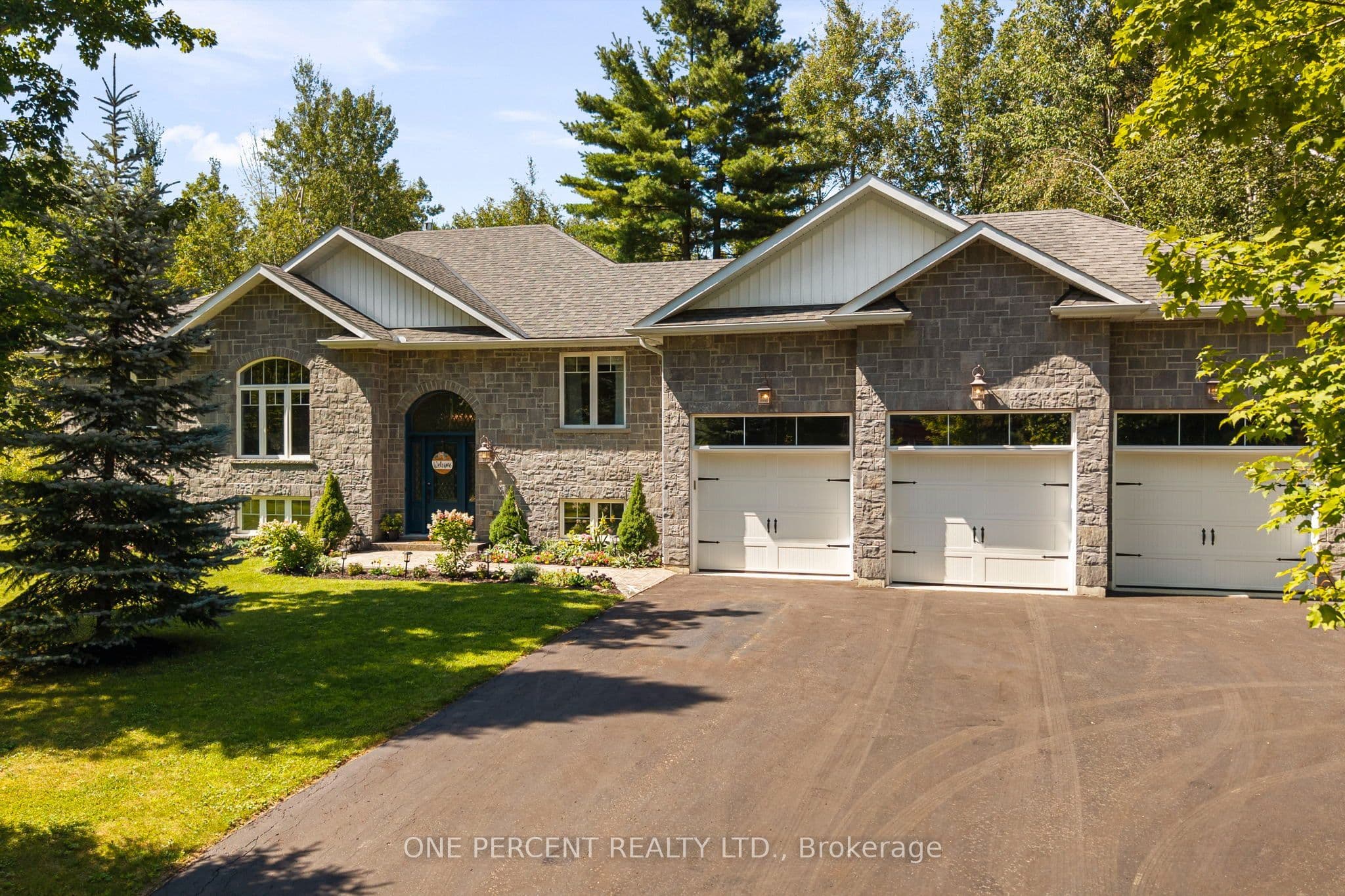 1370 Rimkey Crescent, Severn, ON L3V 0E9