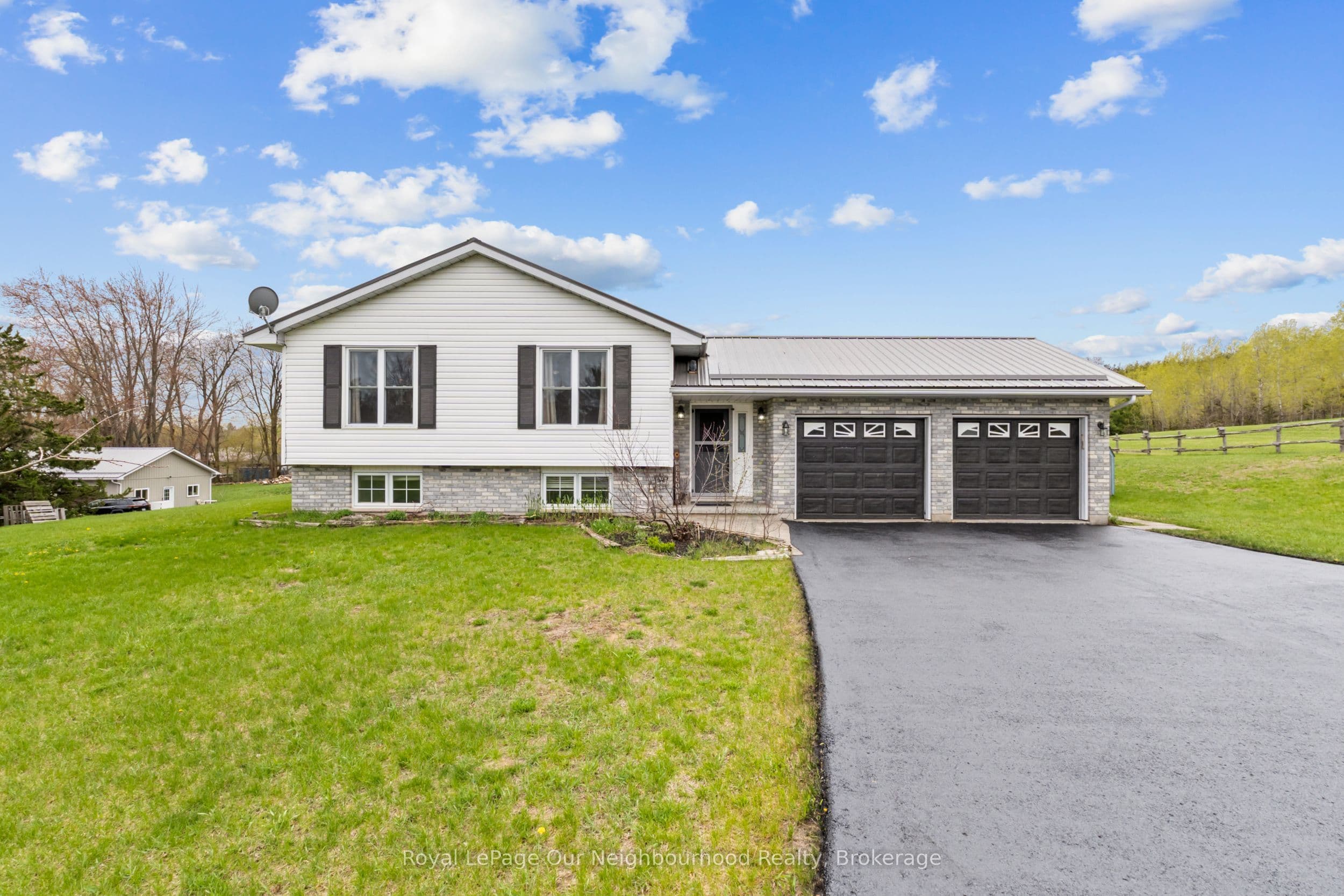 23 Flying Club Road, Quinte West, ON K0K 2C0