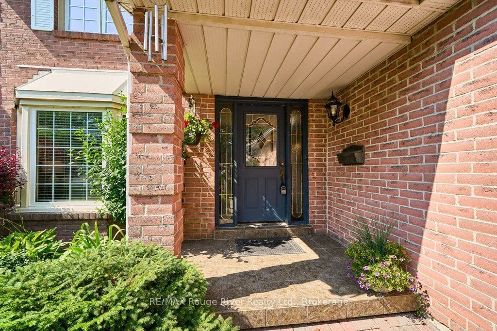 939 Catskill Drive, Oshawa, ON L1J 8J9