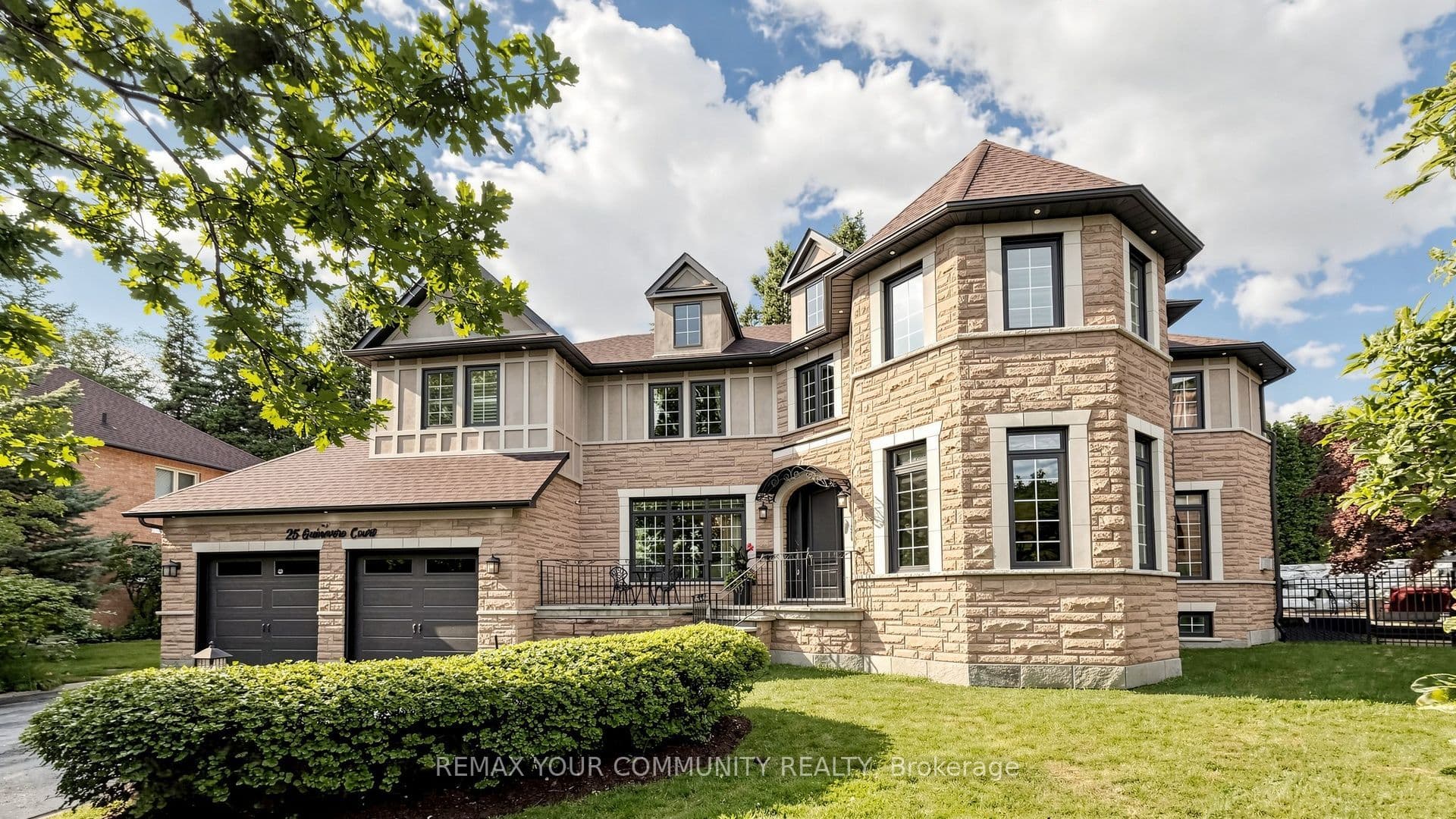 25 Guinevere Court, Richmond Hill, ON L4C 0P7